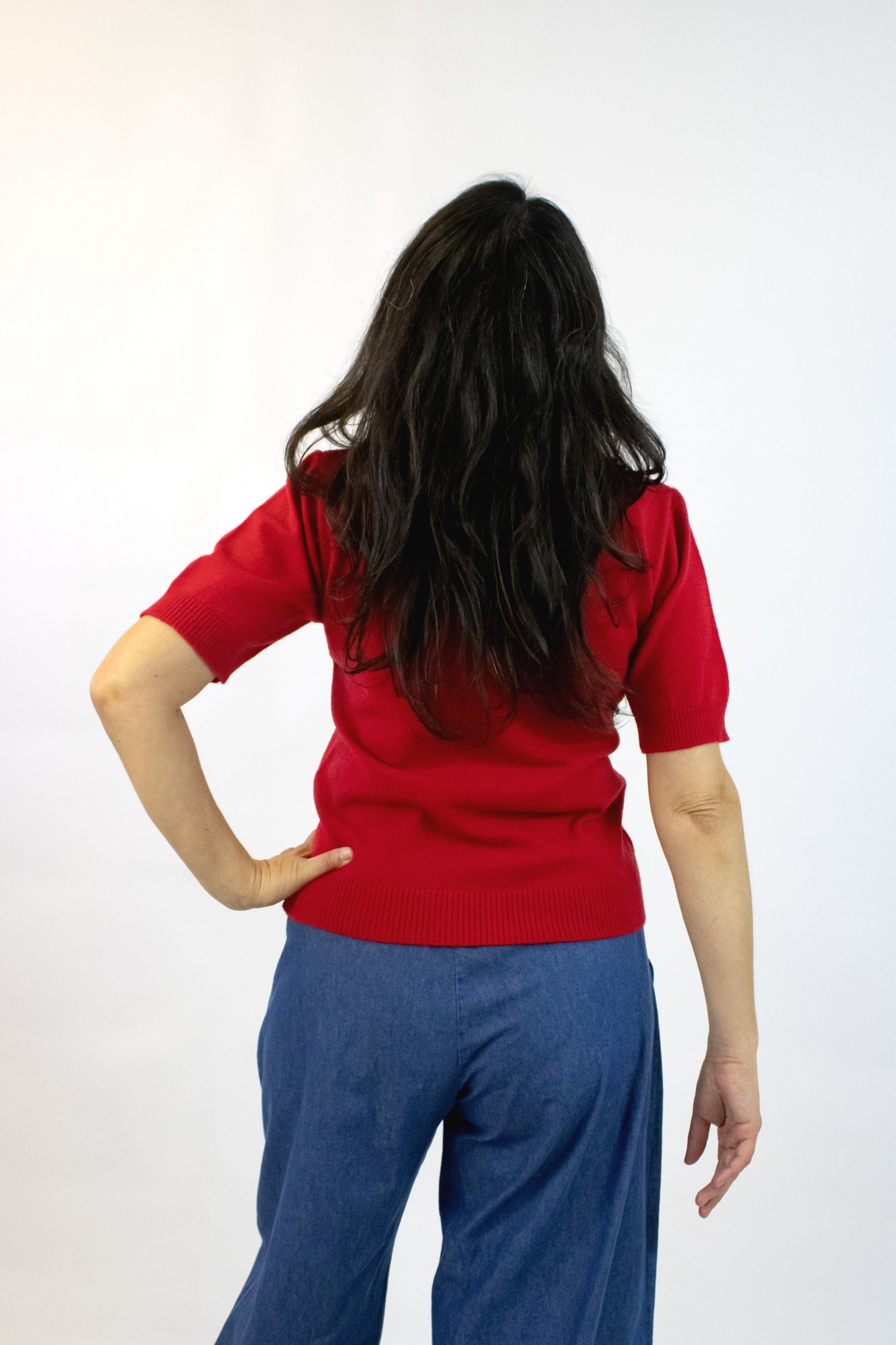 2568 Blusa Cuello Punteado Decoración Perlas