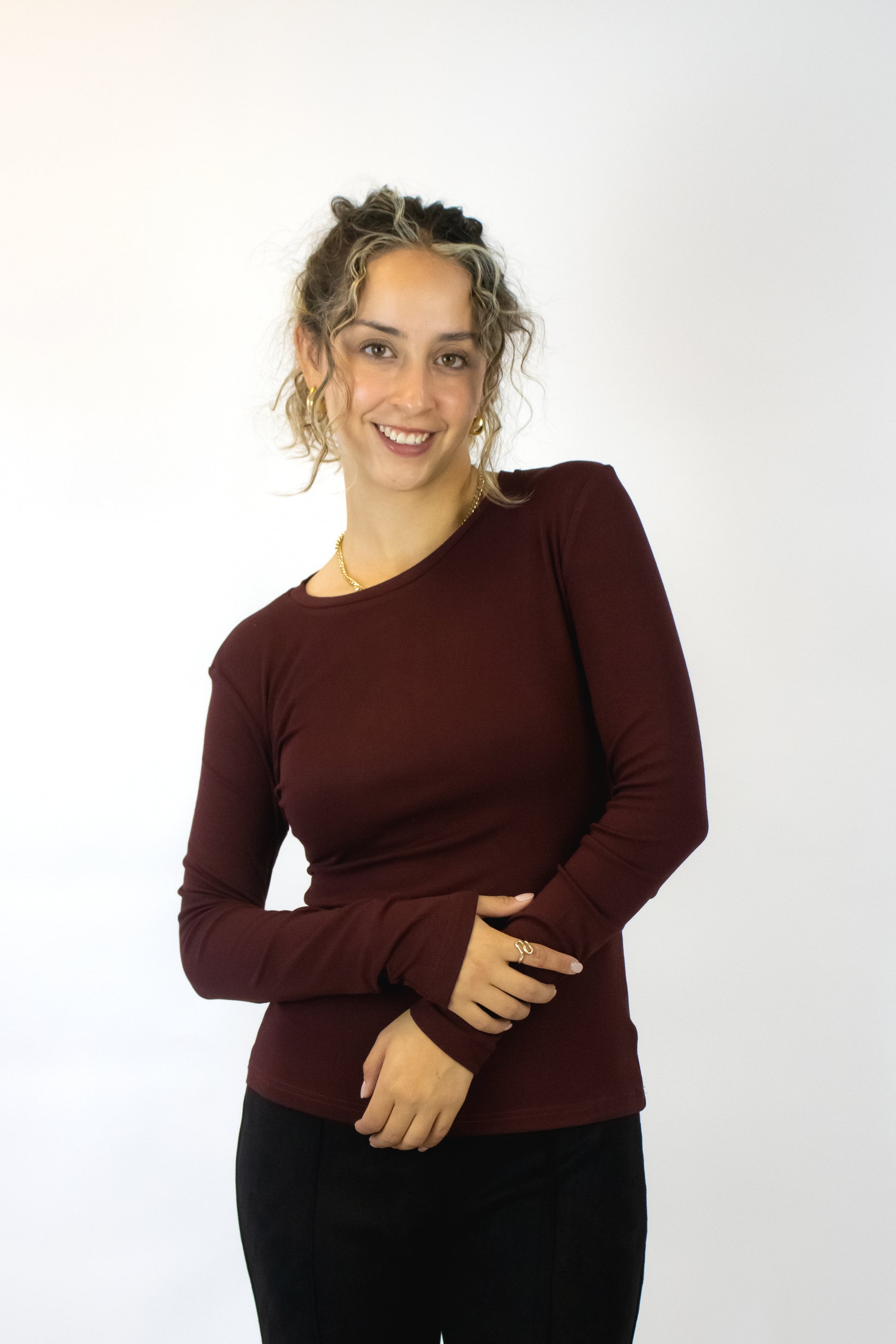 T3143 Blusa Básica de Manga Larga Cuello Redondo