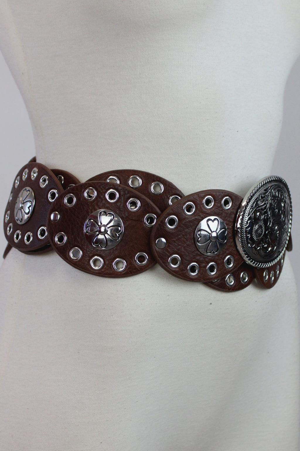 248 Cinto Discos con Trébol Hebilla Floreada