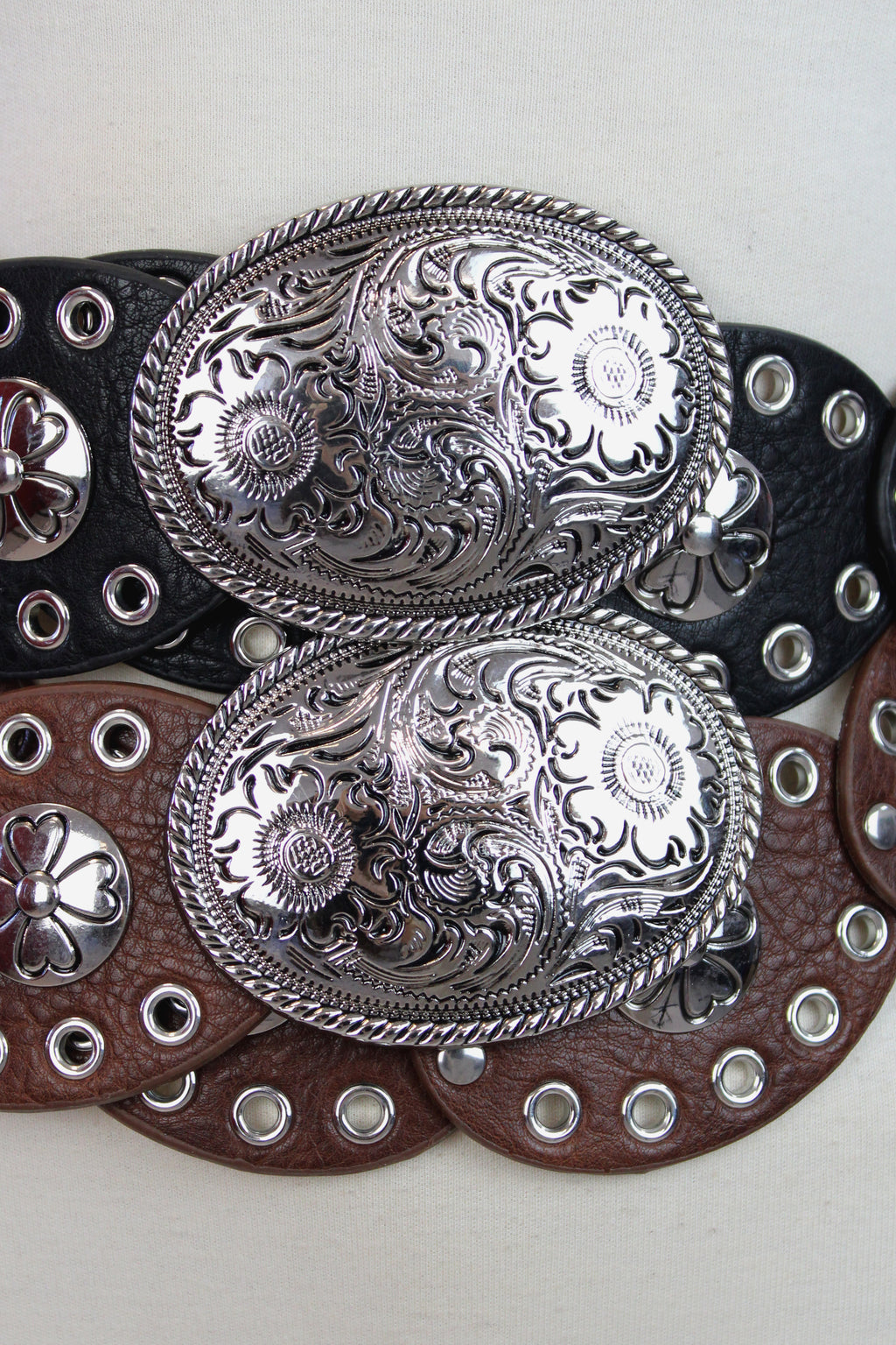 248 Cinto Discos con Trébol Hebilla Floreada