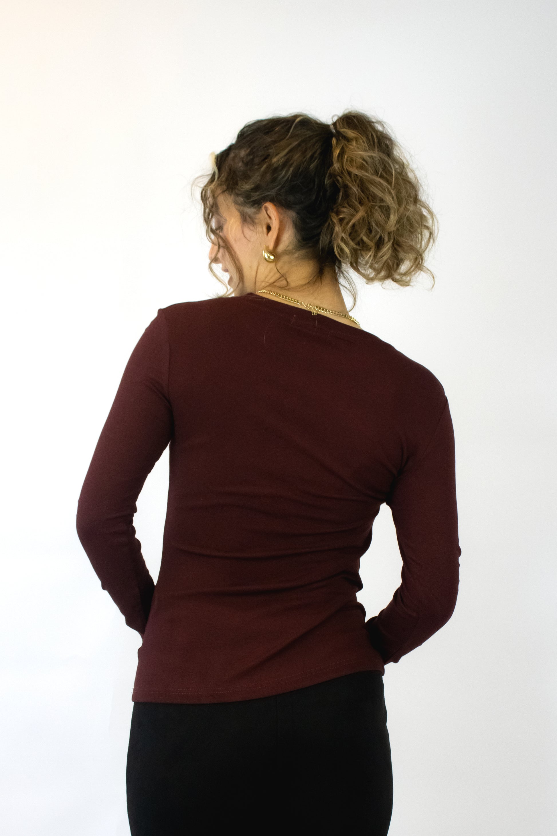 T3143 Blusa Básica de Manga Larga Cuello Redondo