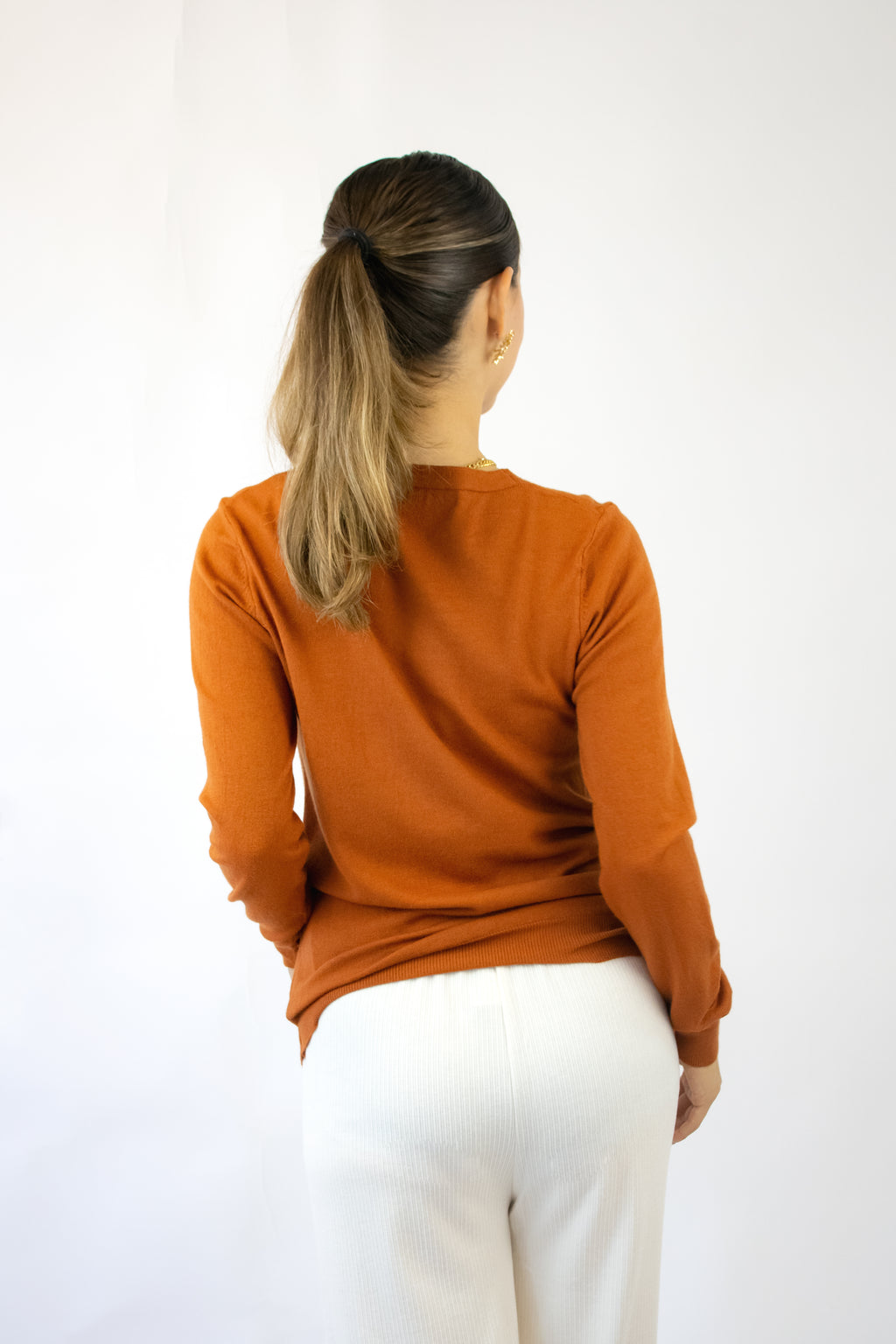 Suéter Liso Cuello V 23-6026 Bordado Cuello Y Muñeca