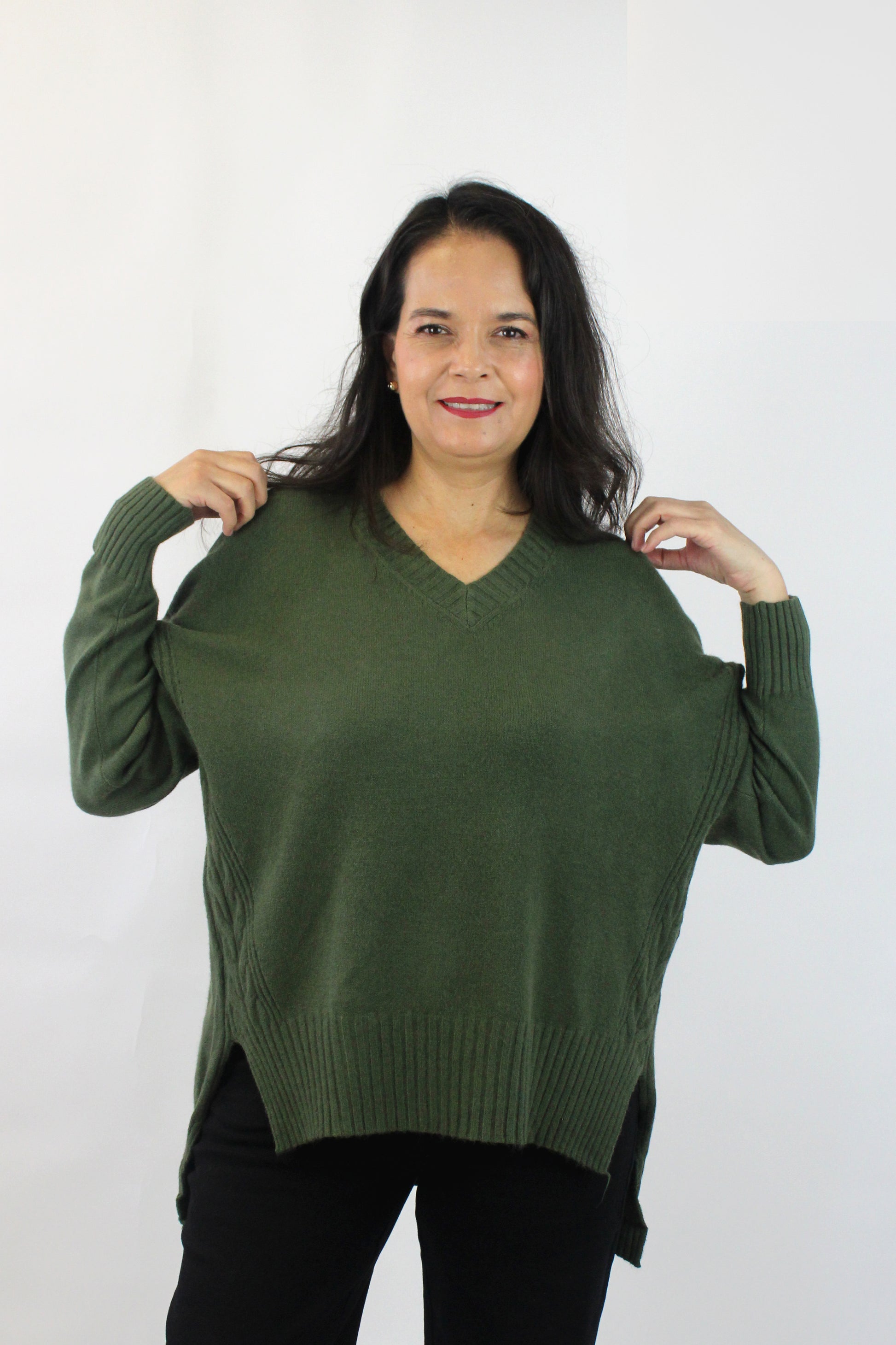 1275 Suéter Tejido Cuello V Trenza a los Costados