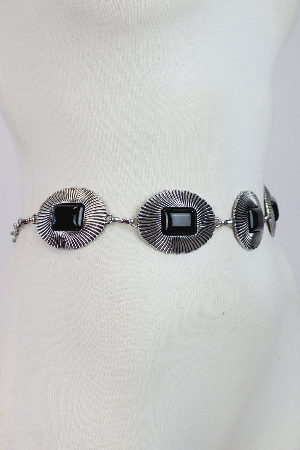 8428 Cinto Metal Conchas con Piedra Cuadrada Centro