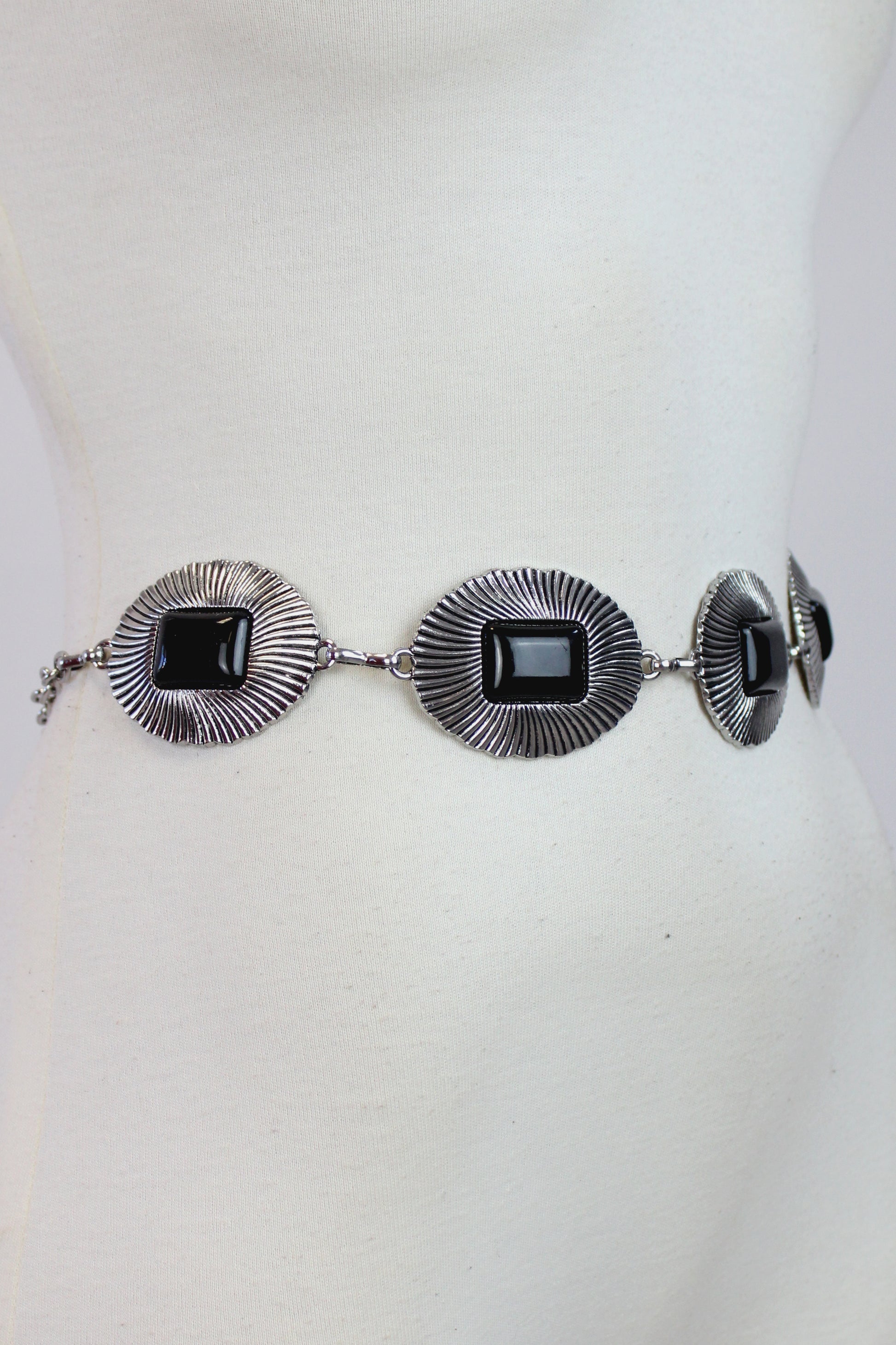 8428 Cinto Metal Conchas con Piedra Cuadrada Centro