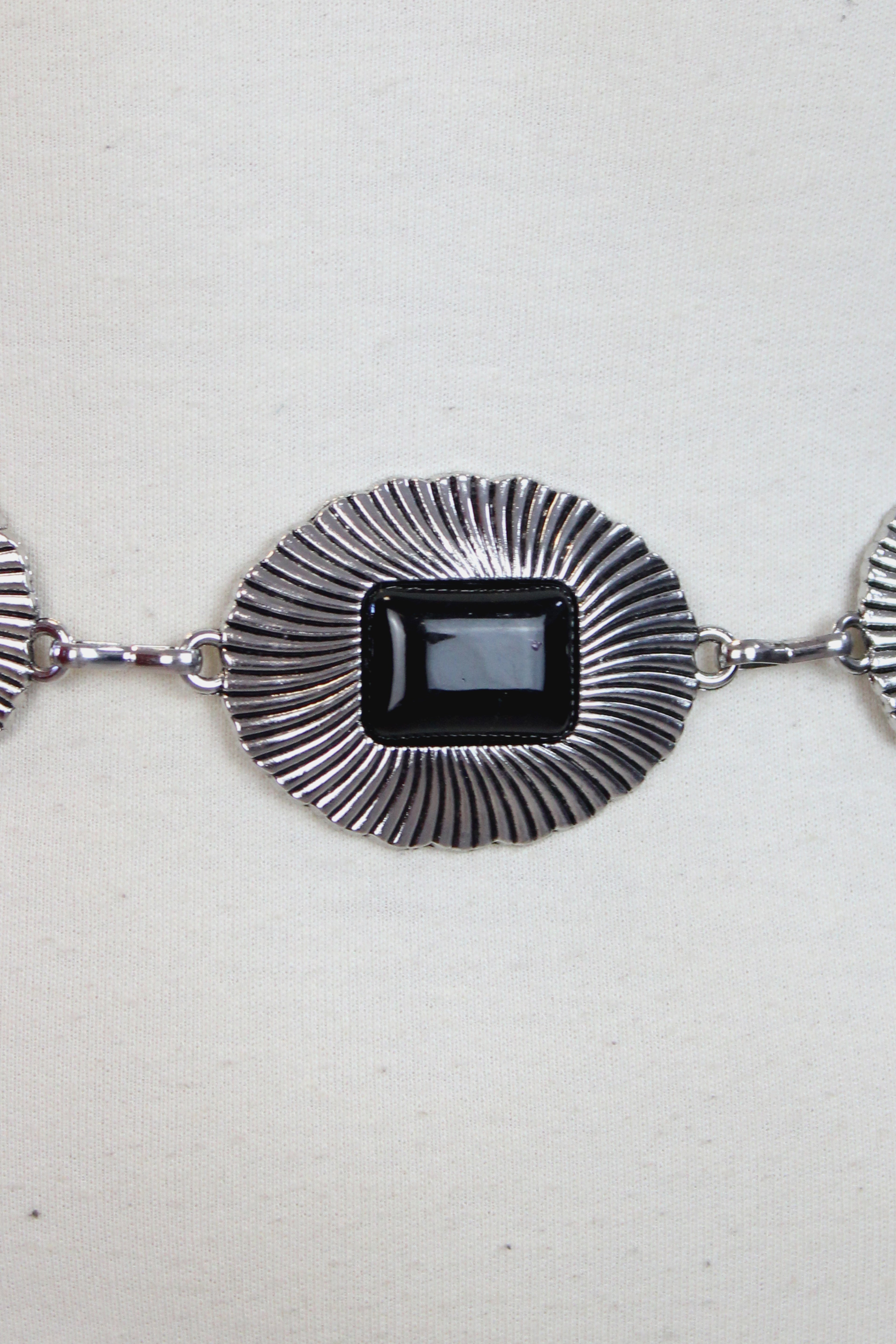 8428 Cinto Metal Conchas con Piedra Cuadrada Centro