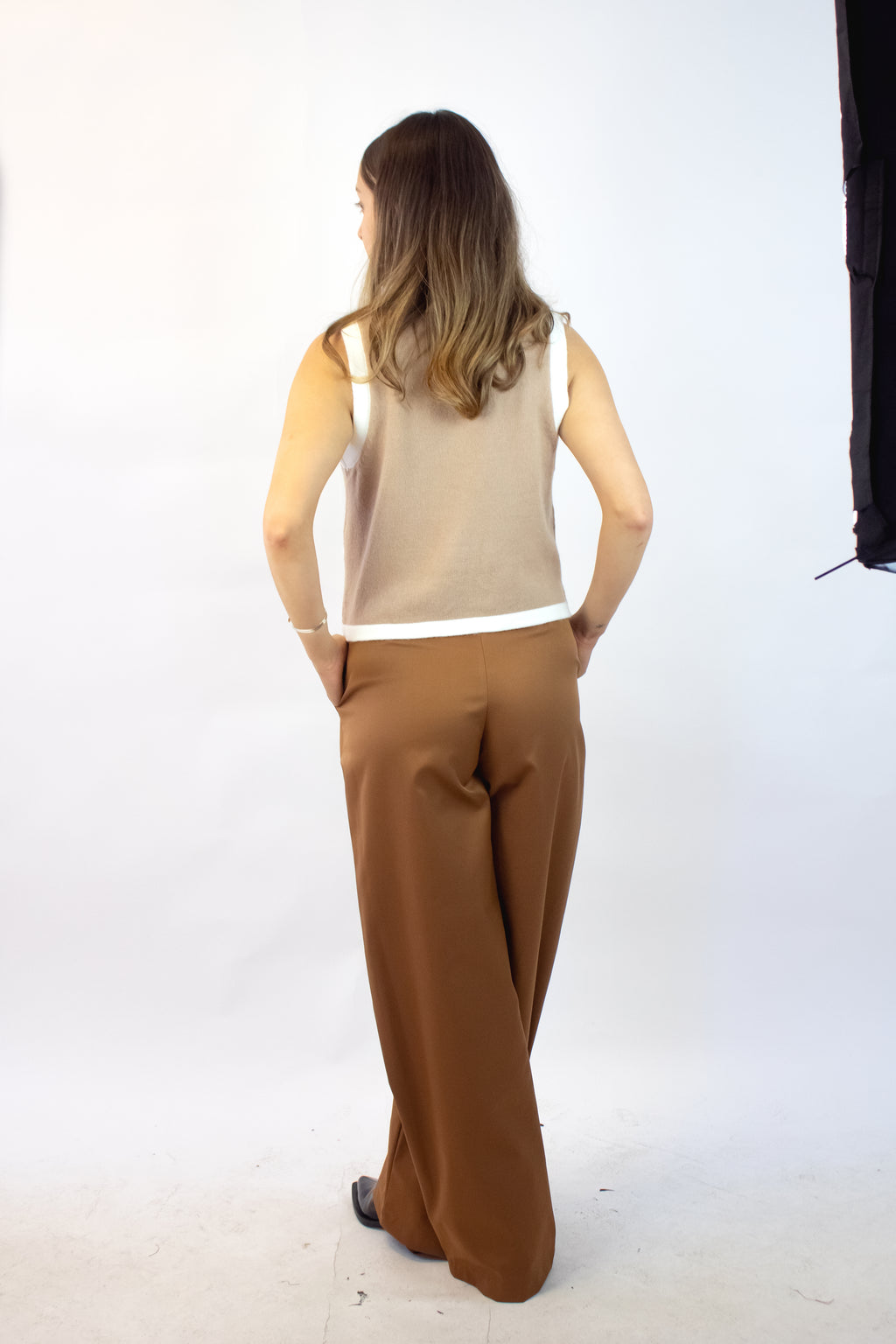 LK02931 Pantalon Corte Recto y Acinturado Mitad Pretina