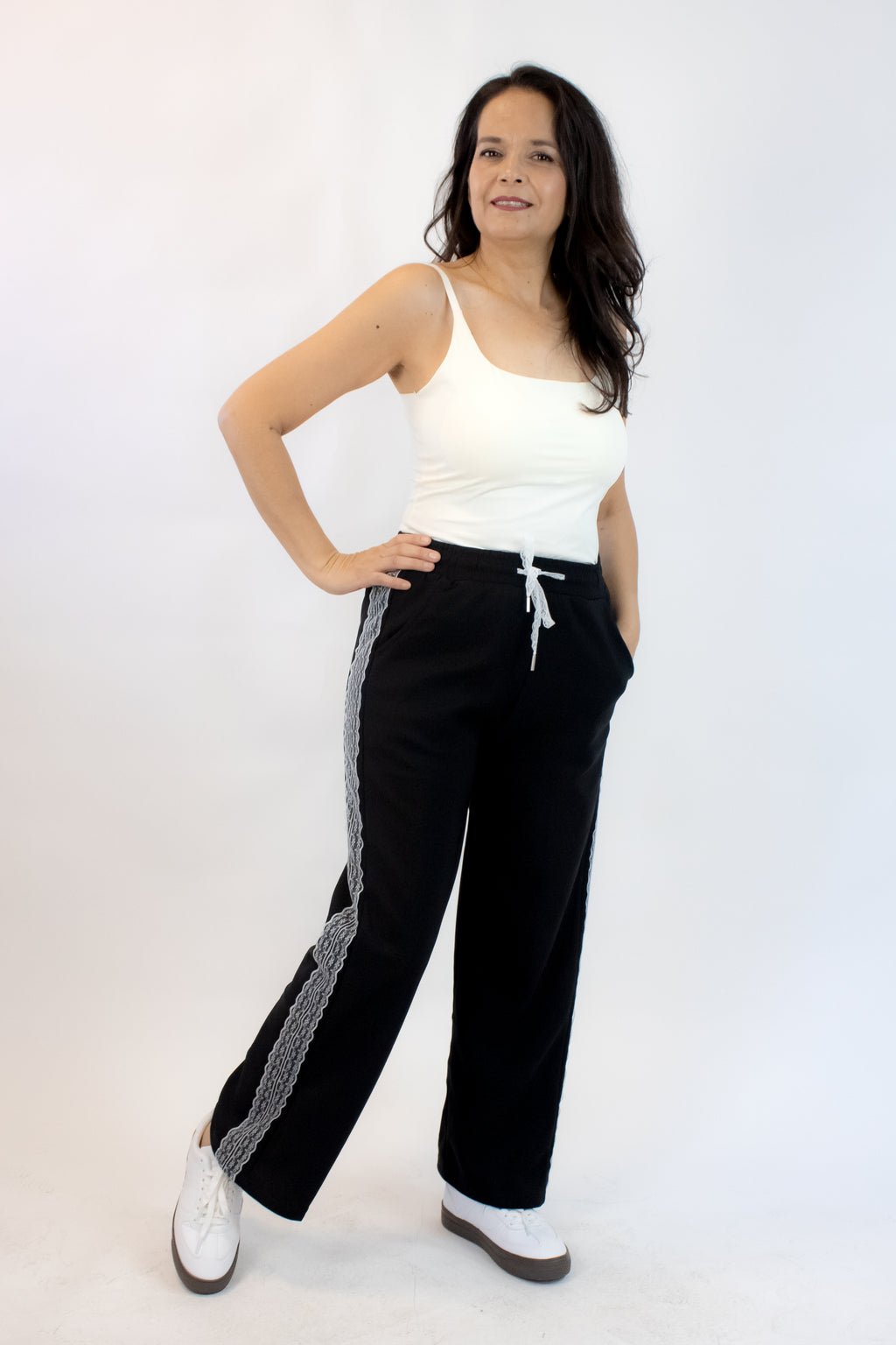 K0650 Pantalón Recto con Elástico Y Encaje Lateral