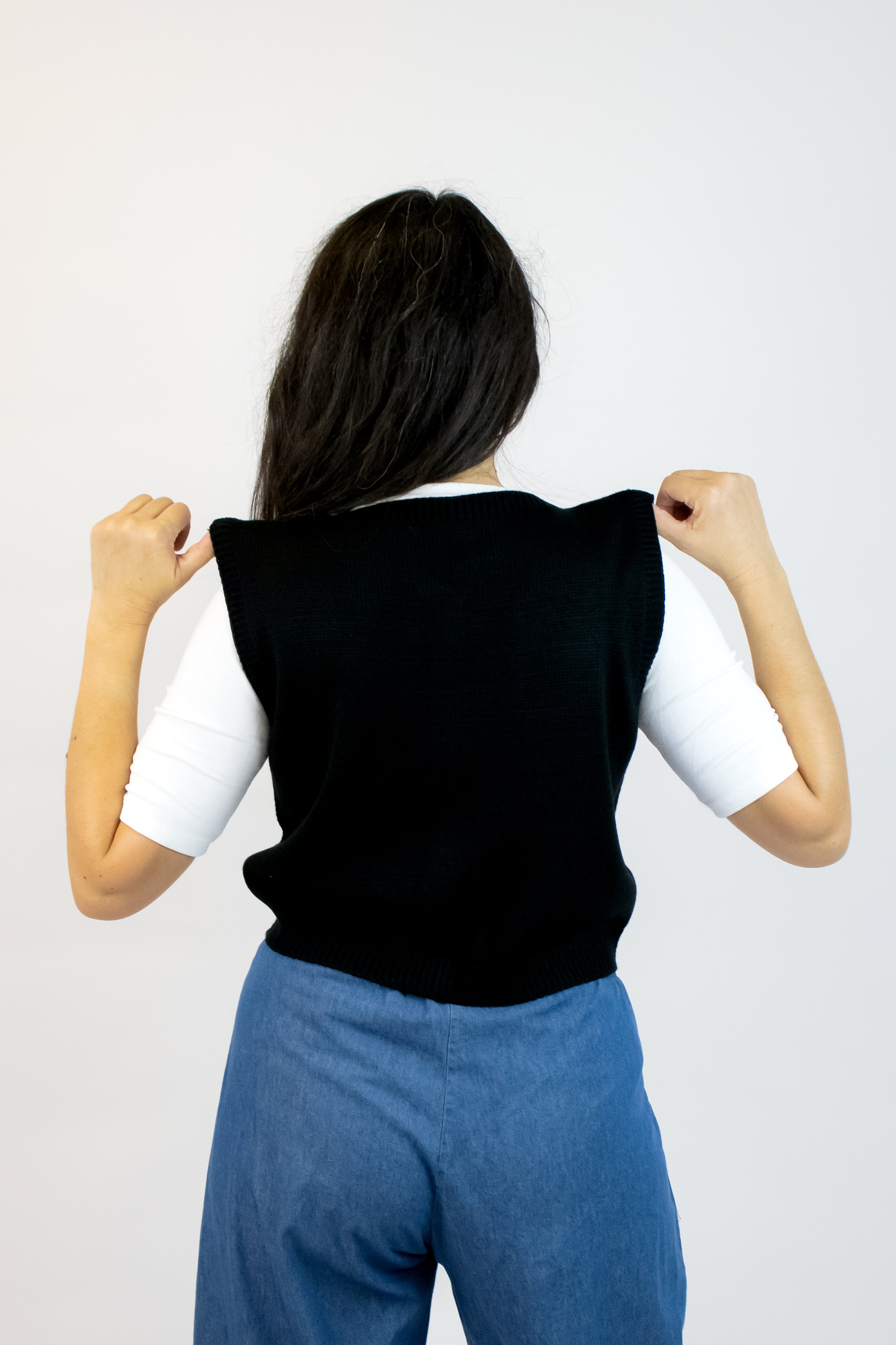 2542 Chaleco Tejido Delgado Botones Dorados