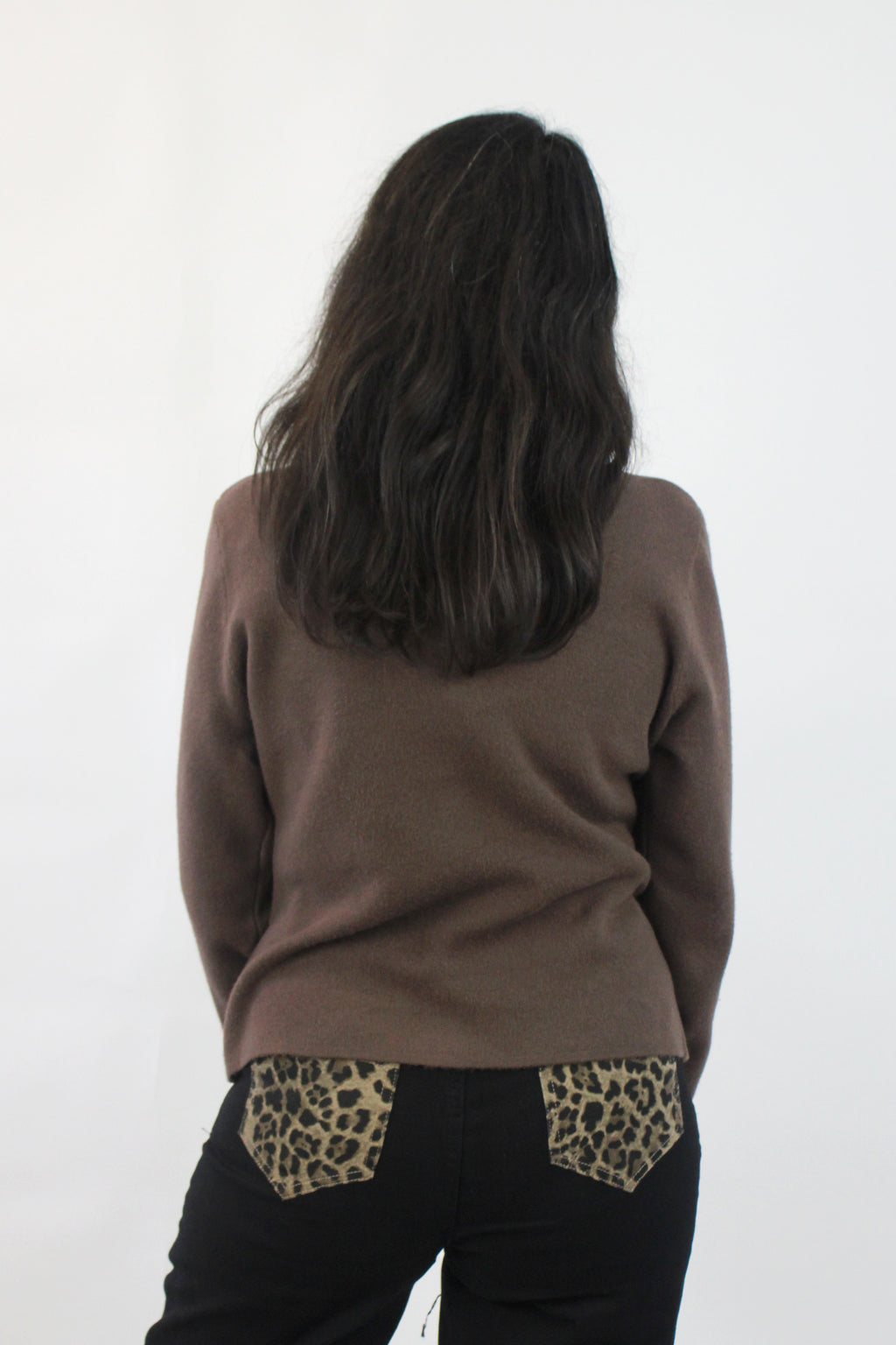 1270 Suéter de Botones Irregulares y Bolsillos