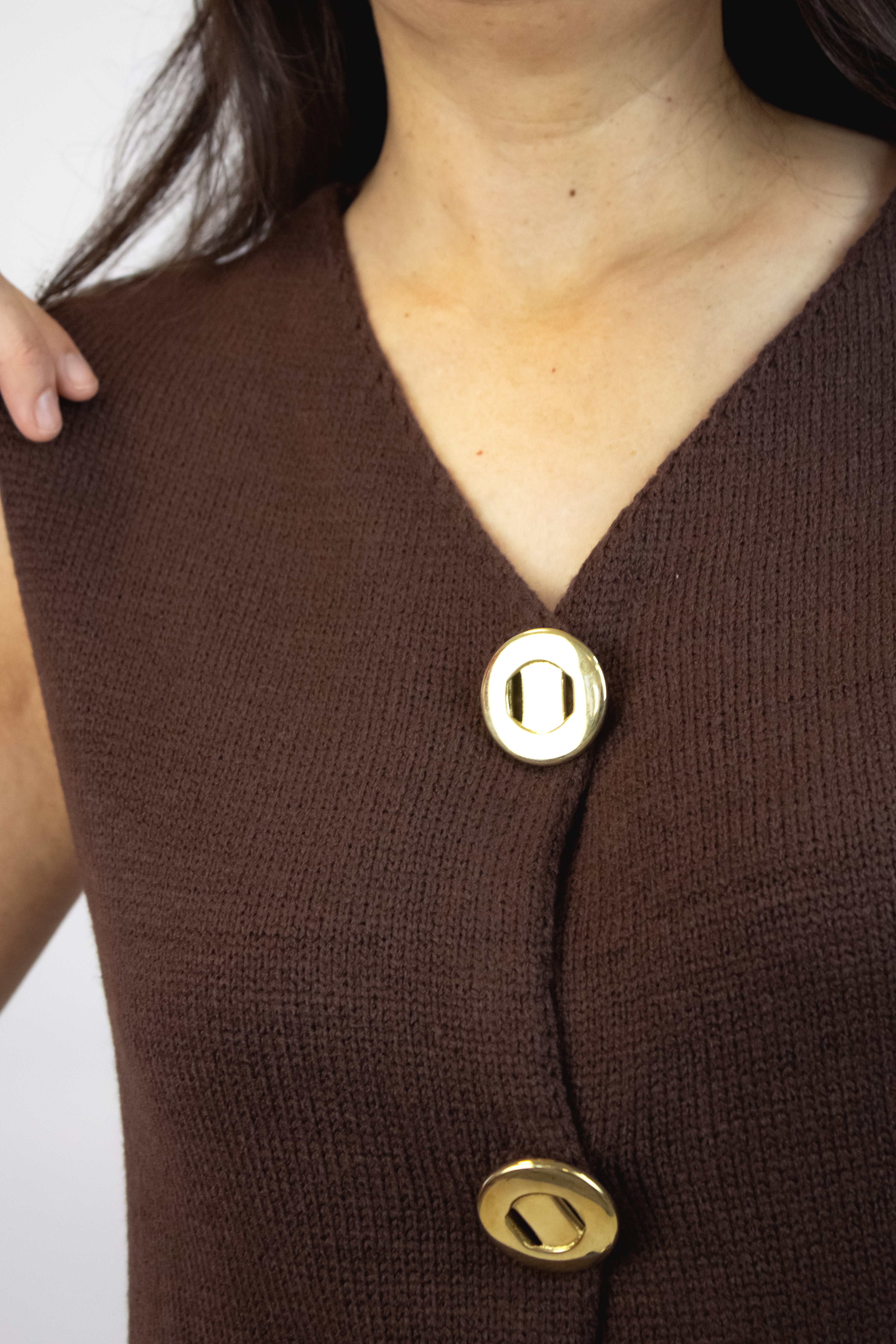 2557 Chaleco Bordes Trenzados con Botones Dorados