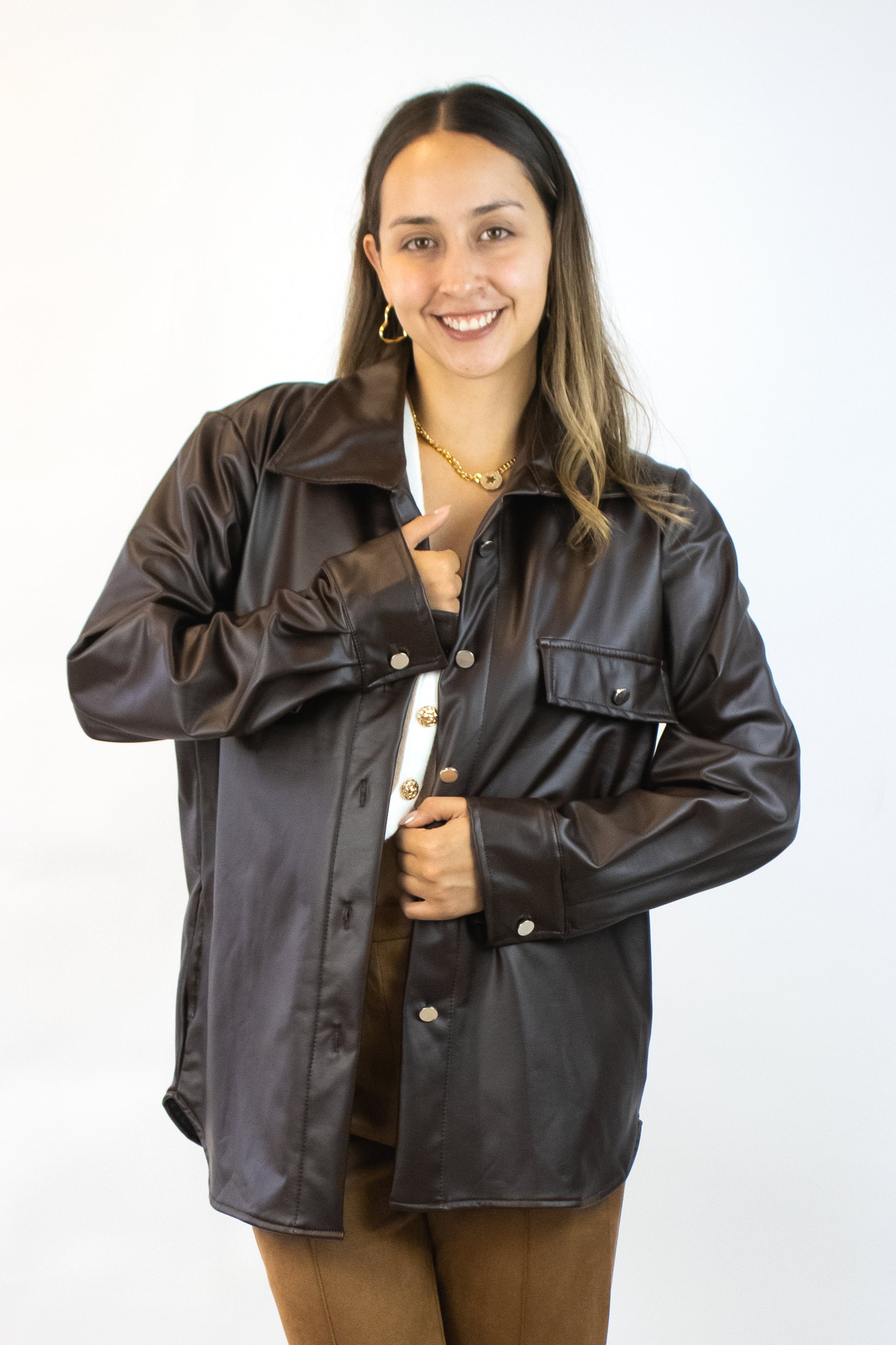 LK02909 Sobrecamisa Vinipiel  con 2 Bolsas Boton Plata
