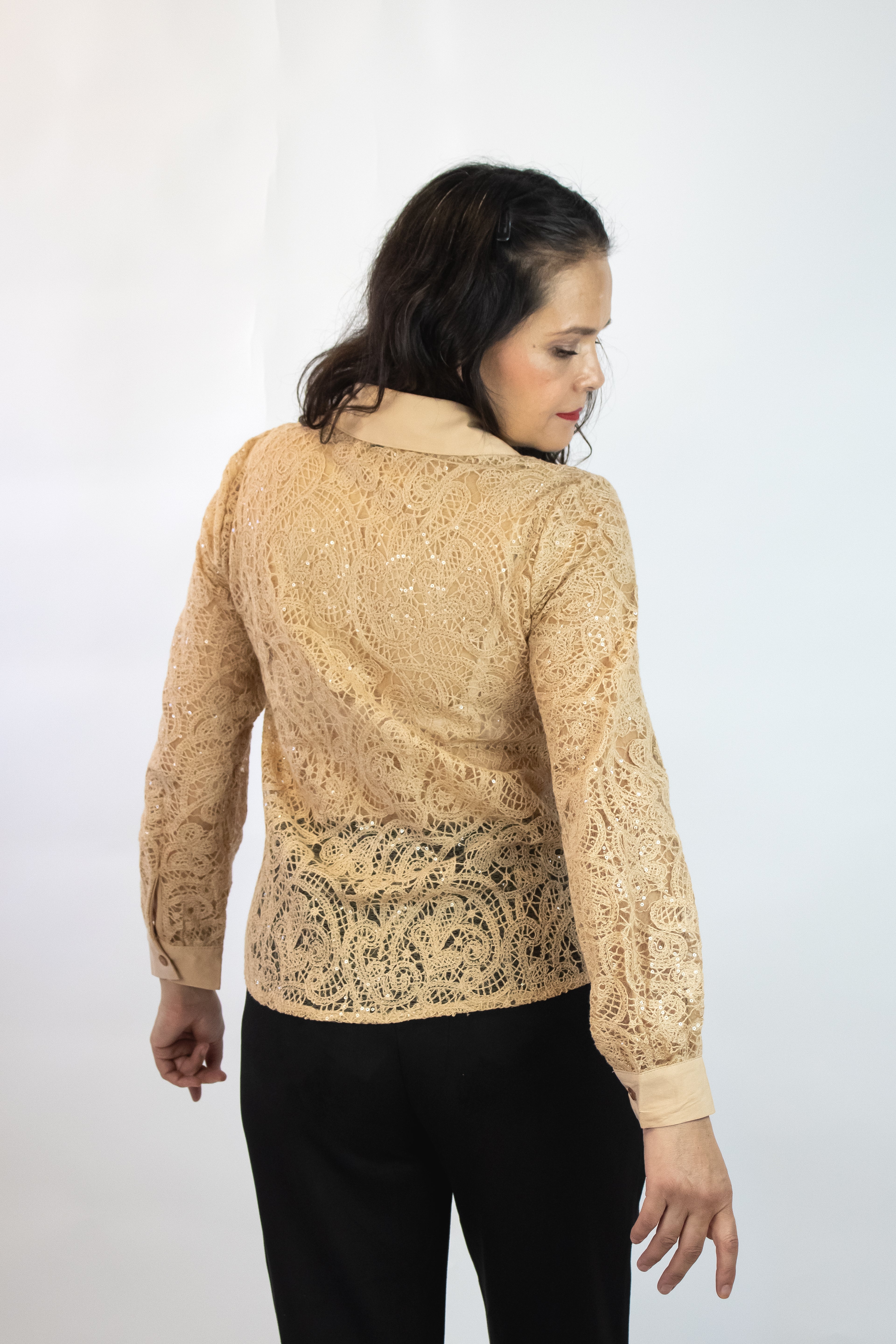 076-XMY25 Camisa Encaje Con Lentejuela Y Transparencia en Manga