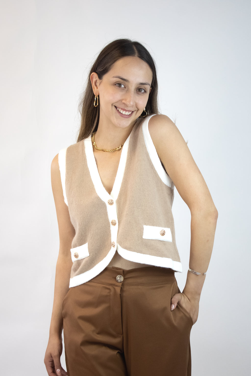 CE256692 Chaleco Corto Cuello V Afelpado Con Botones