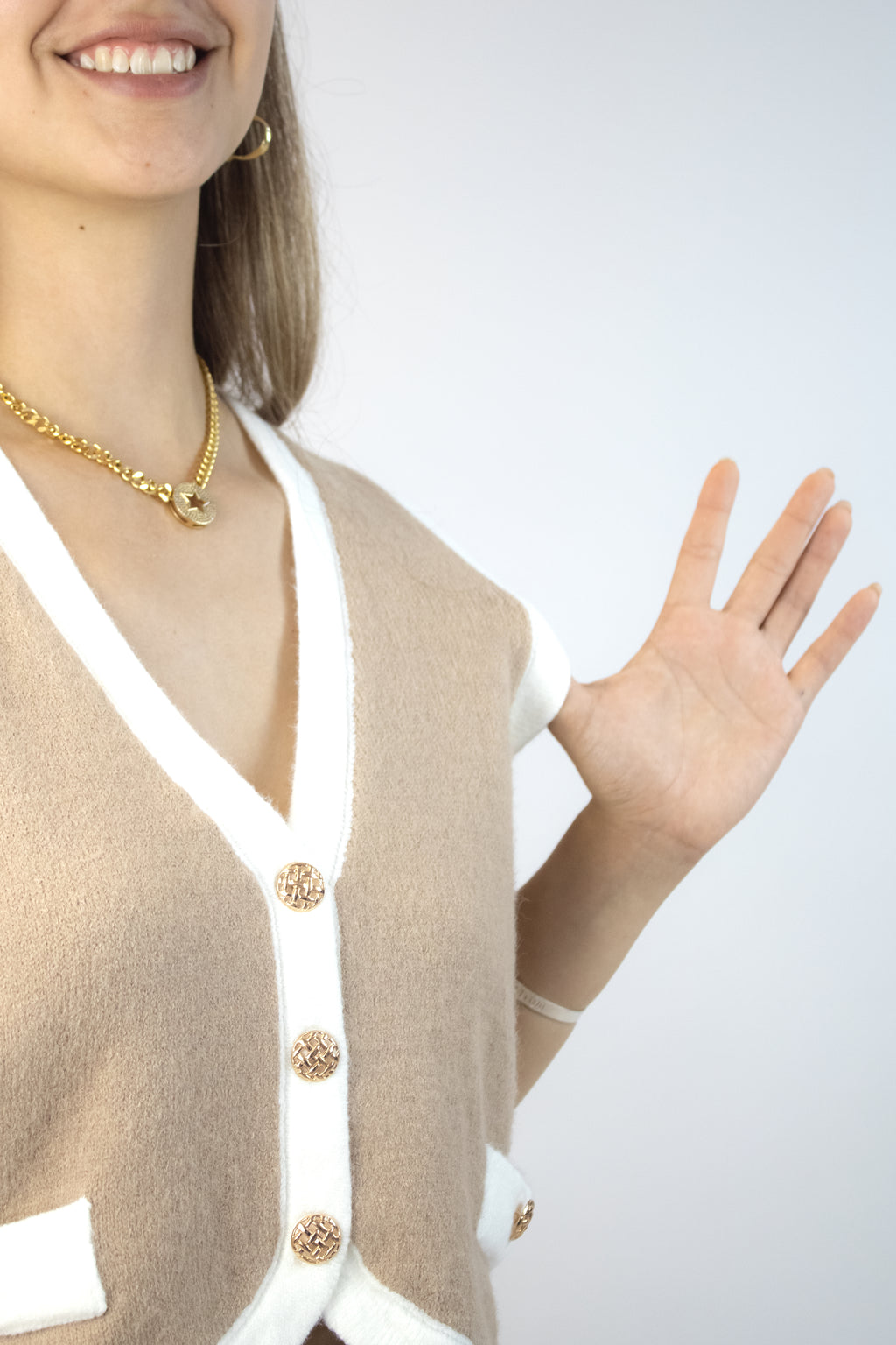 CE256692 Chaleco Corto Cuello V Afelpado Con Botones