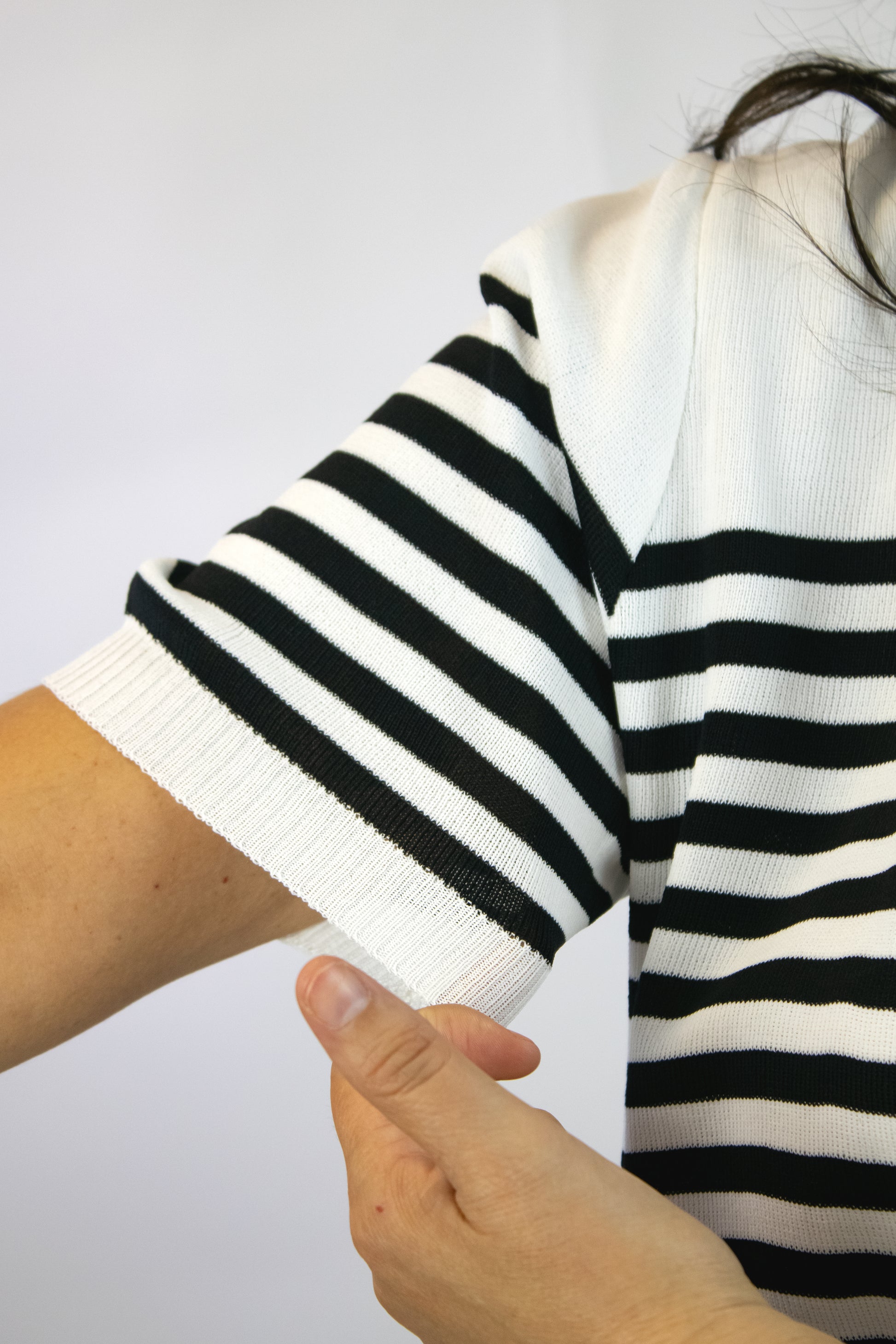 MZ-25053 Blusa Tipo Suéter Líneas Horizontales Consecutivas