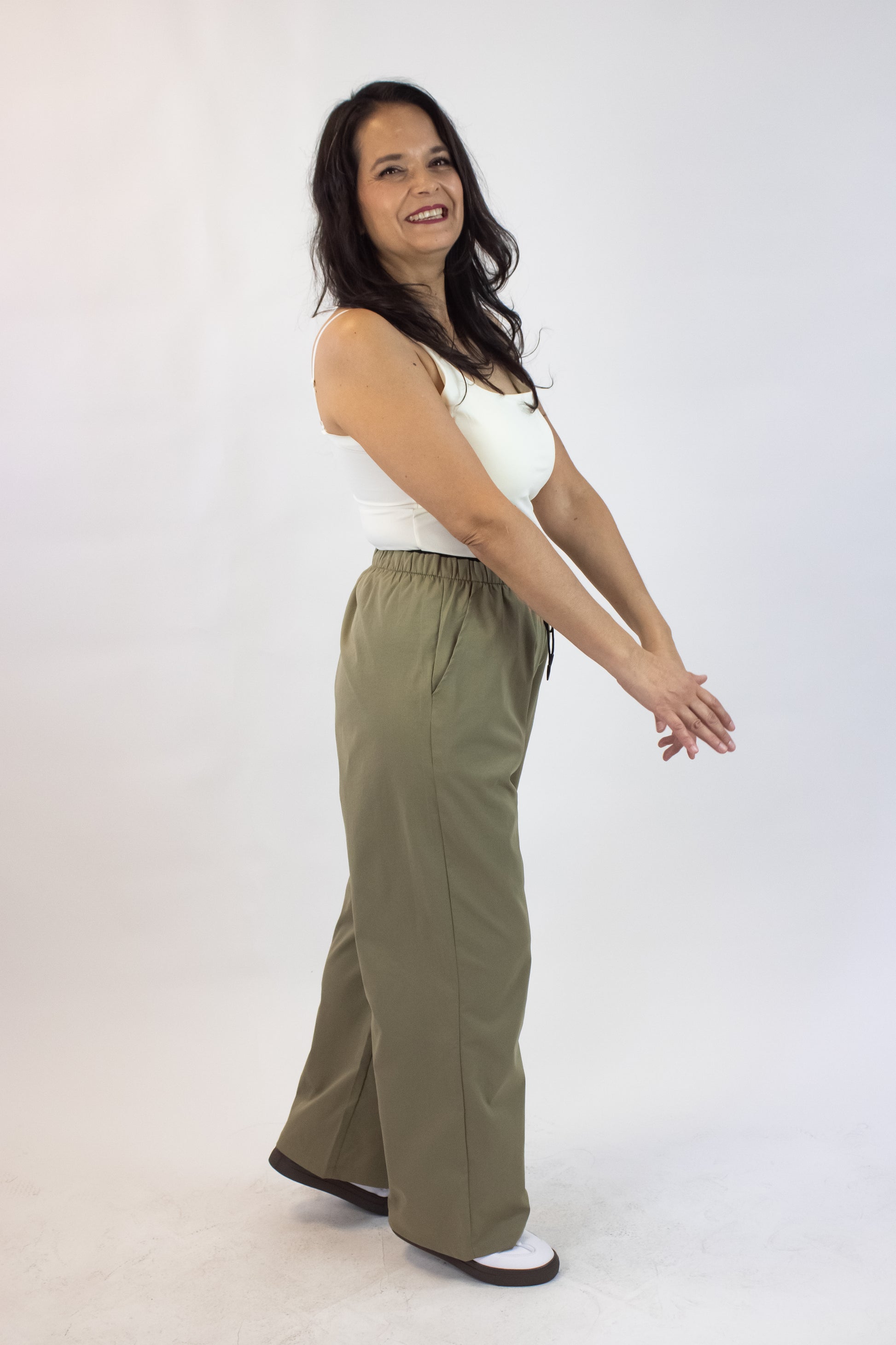 XM02043 Pantalonera con Bordado Superior