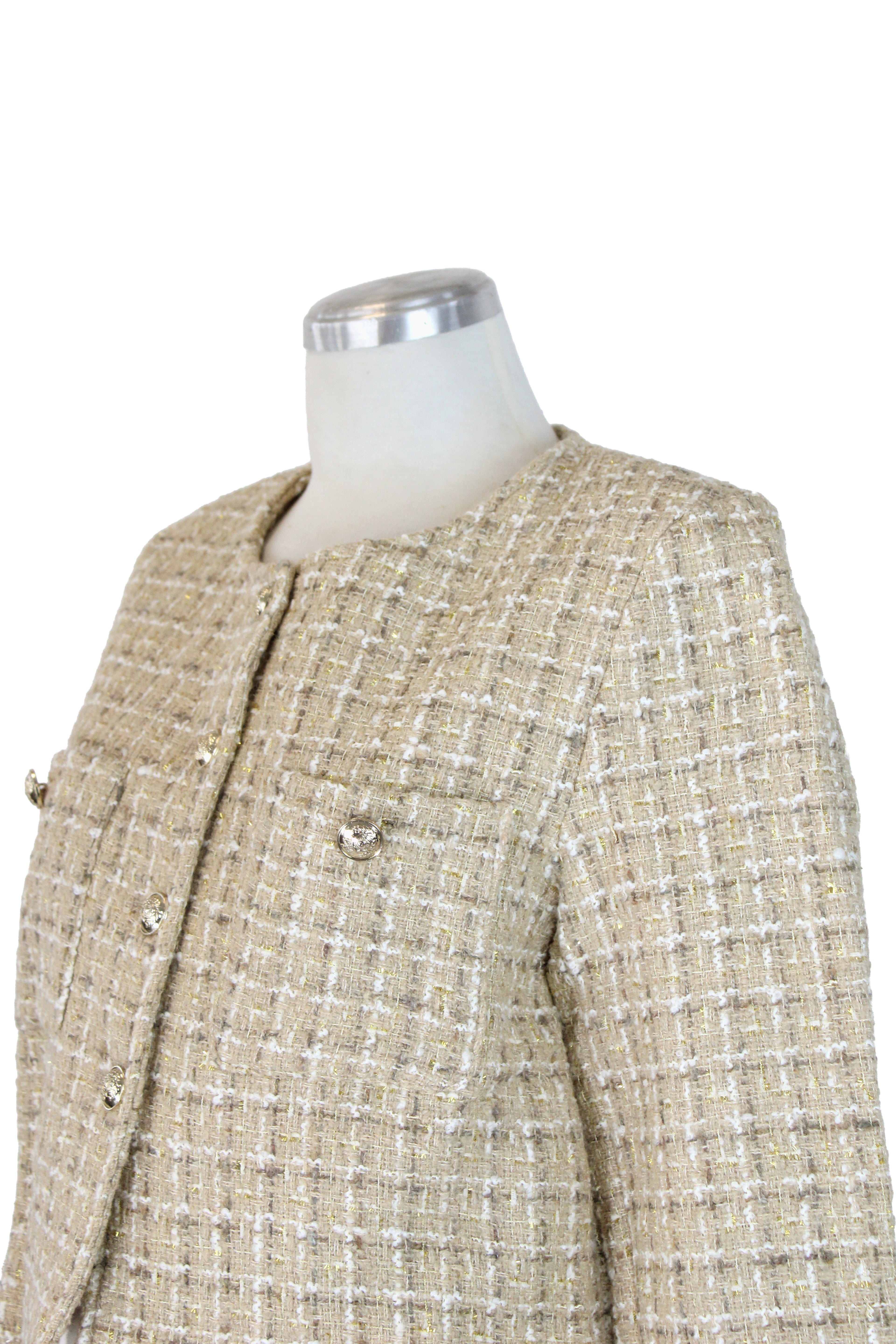 7011 Chaleco Corto Tipo Chanel Botones Grabados