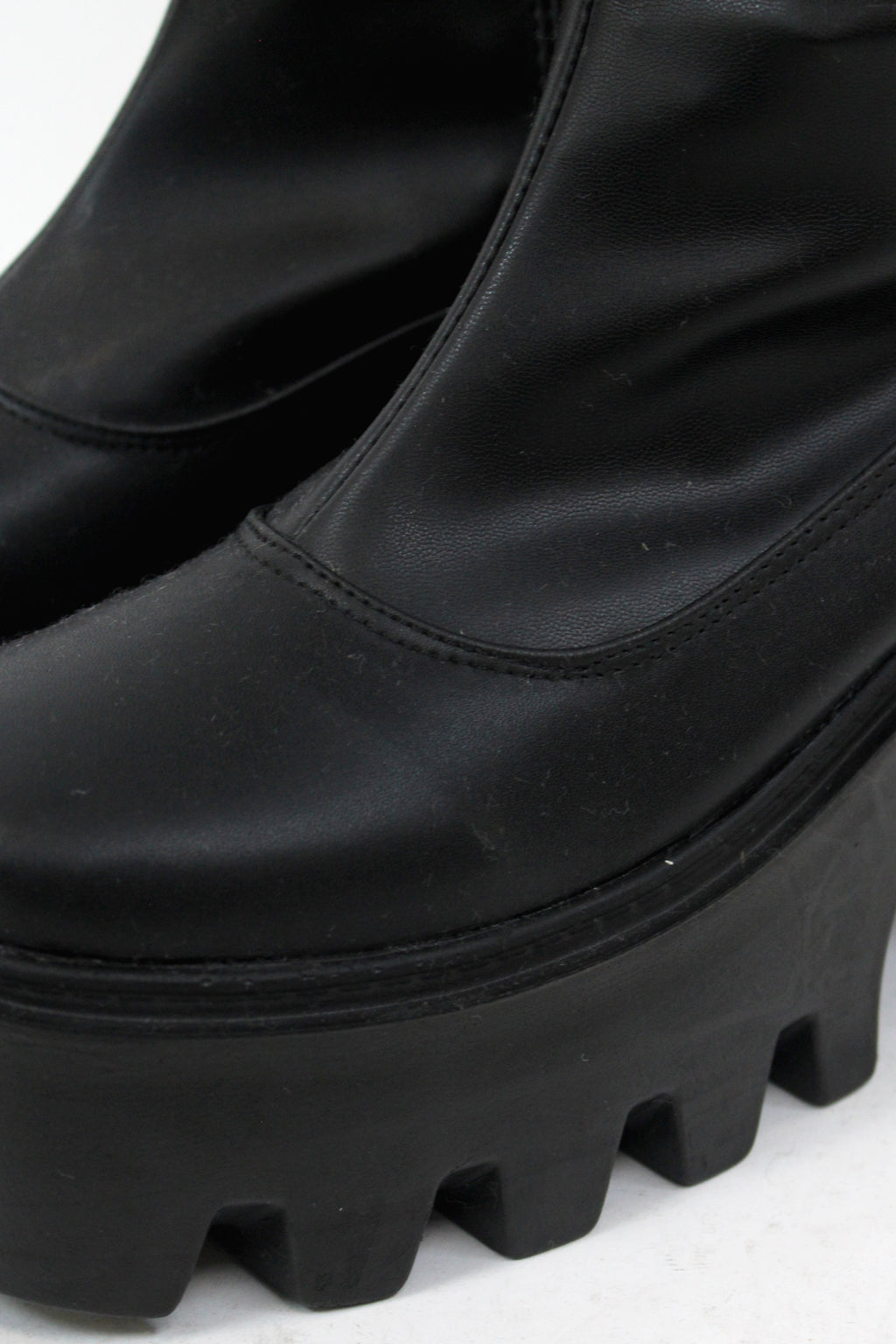 5044 Bota Larga Suela Track Punta Cuadrada