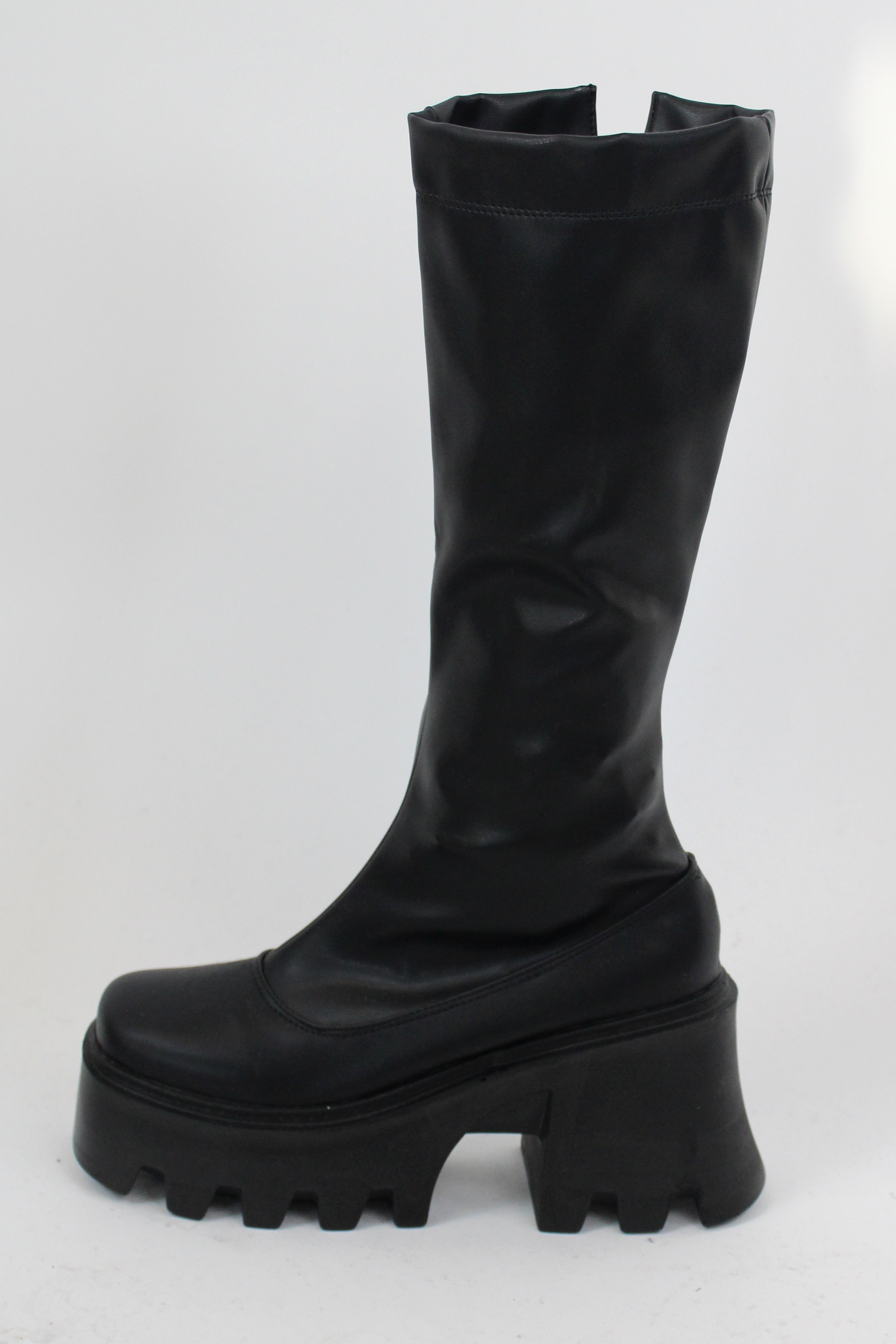 5044 Bota Larga Suela Track Punta Cuadrada