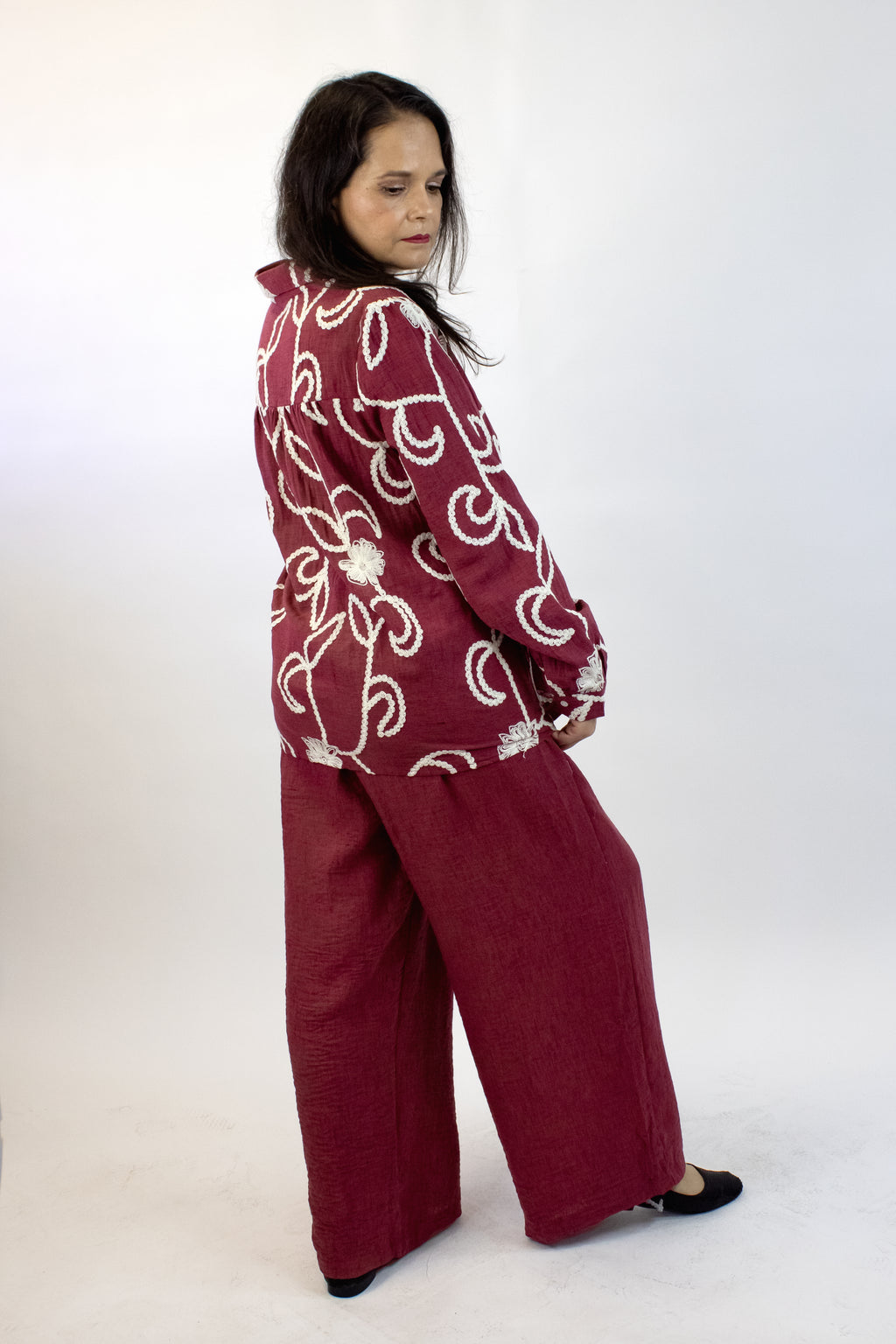 XJ-3252 Conjunto de Camisa con Bordado de Flores