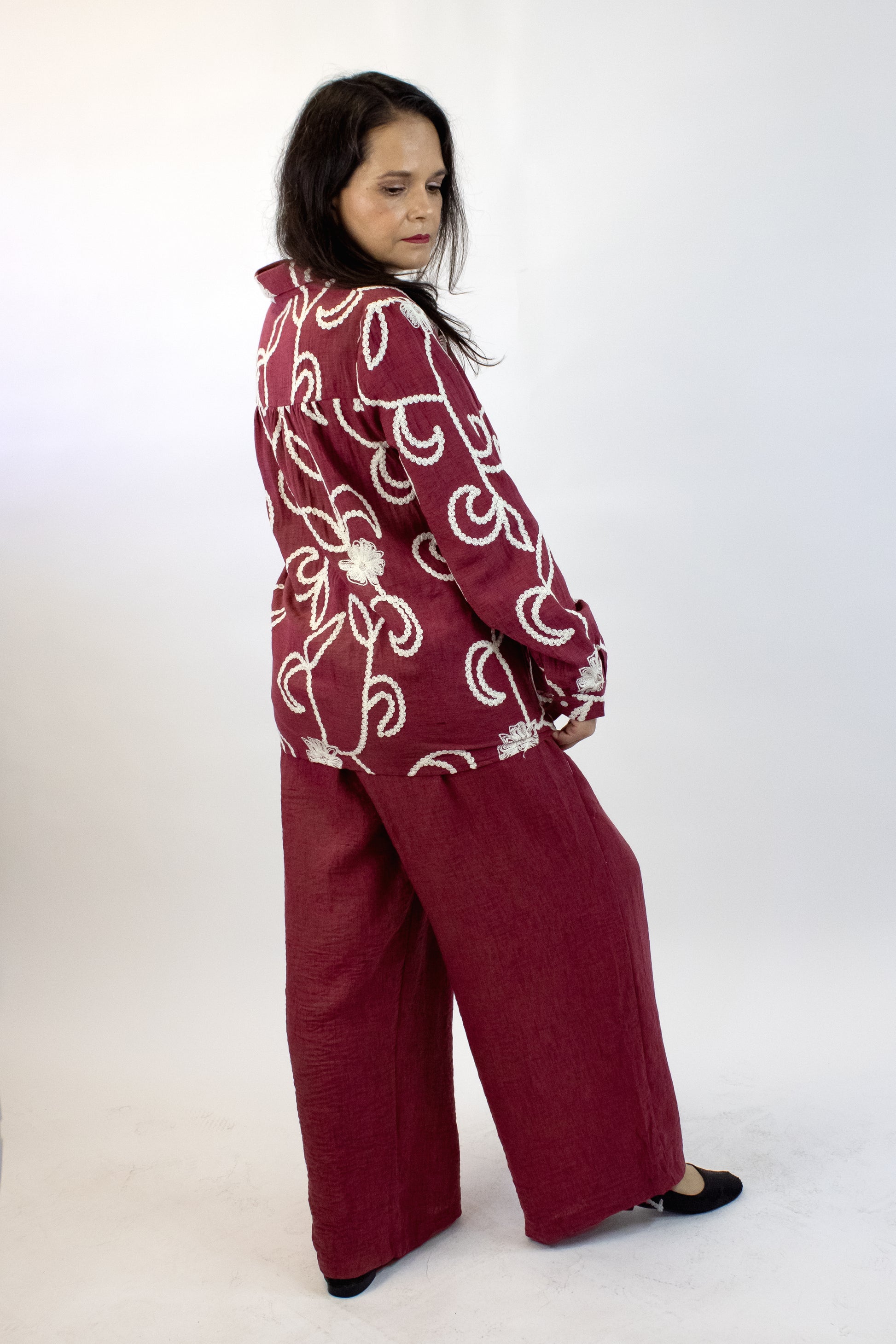 XJ-3252 Conjunto de Camisa con Bordado de Flores