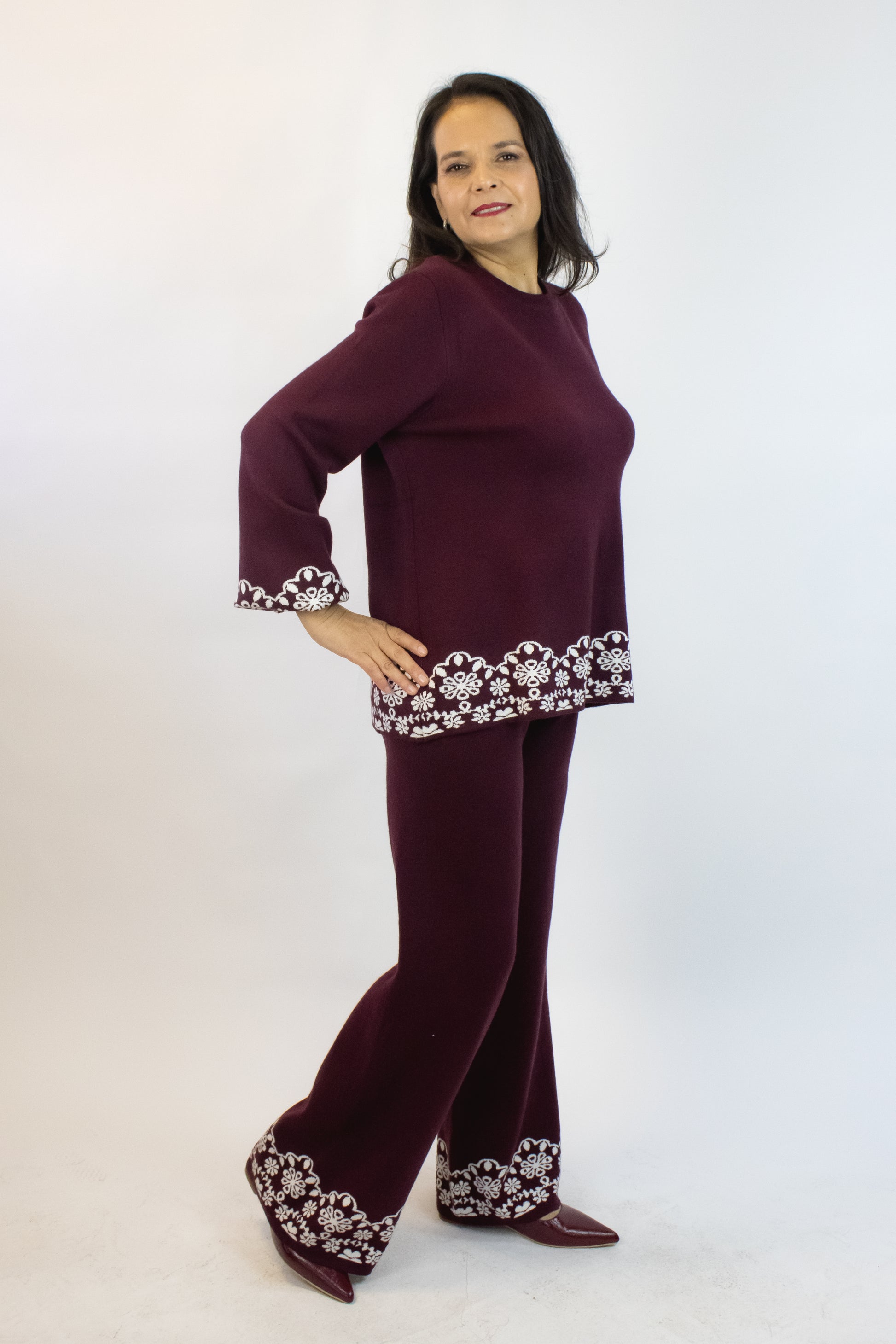 ZM-11802 Conjunto de Suéter y Pantalón con Orilla Encaje Flores