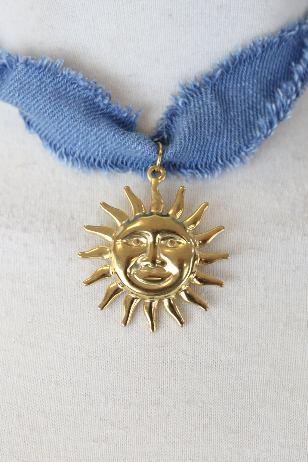 BADSC Bandana con Dije Sol con Cara