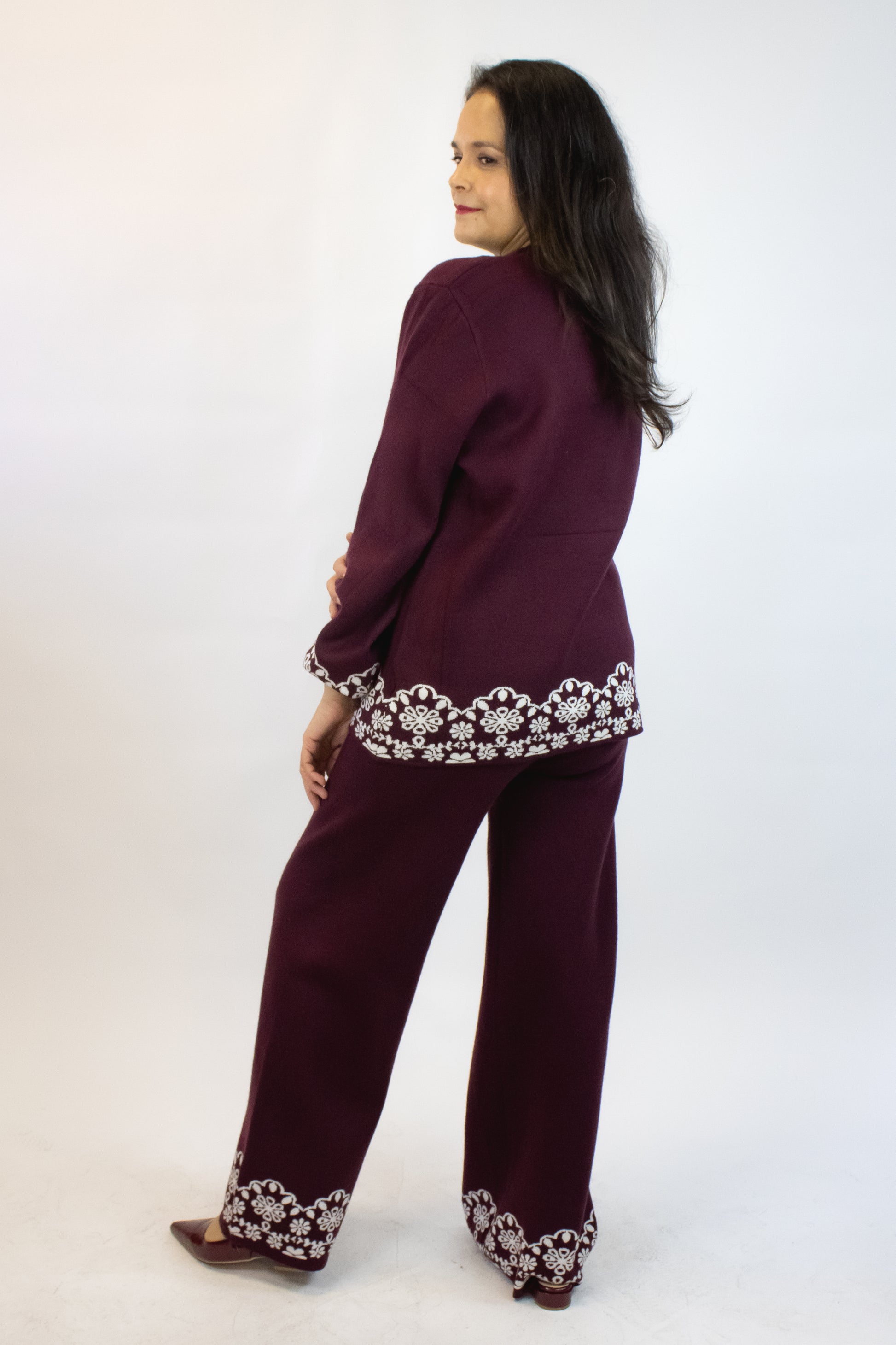 ZM-11802 Conjunto de Suéter y Pantalón con Orilla Encaje Flores