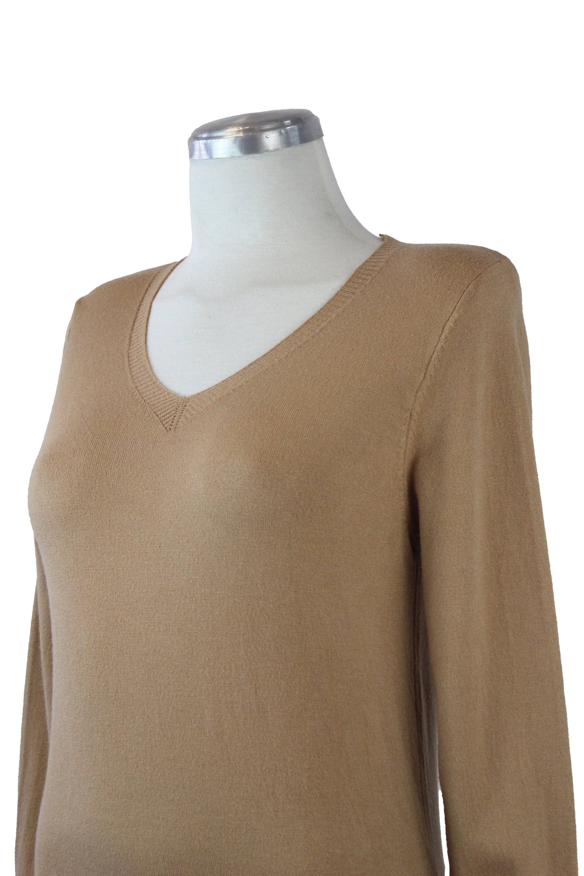 23-0032 Suéter Liso Cuello V