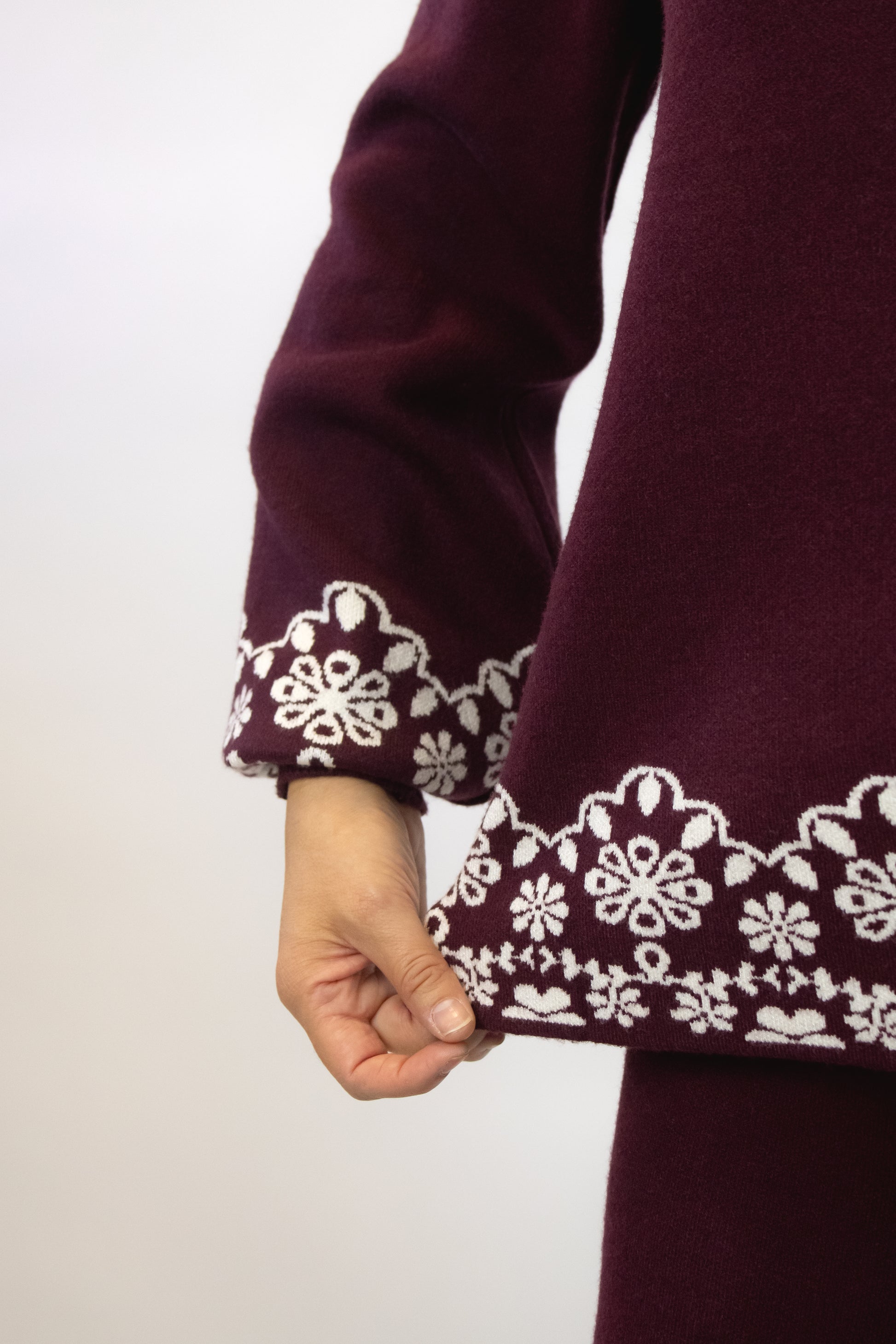 ZM-11802 Conjunto de Suéter y Pantalón con Orilla Encaje Flores