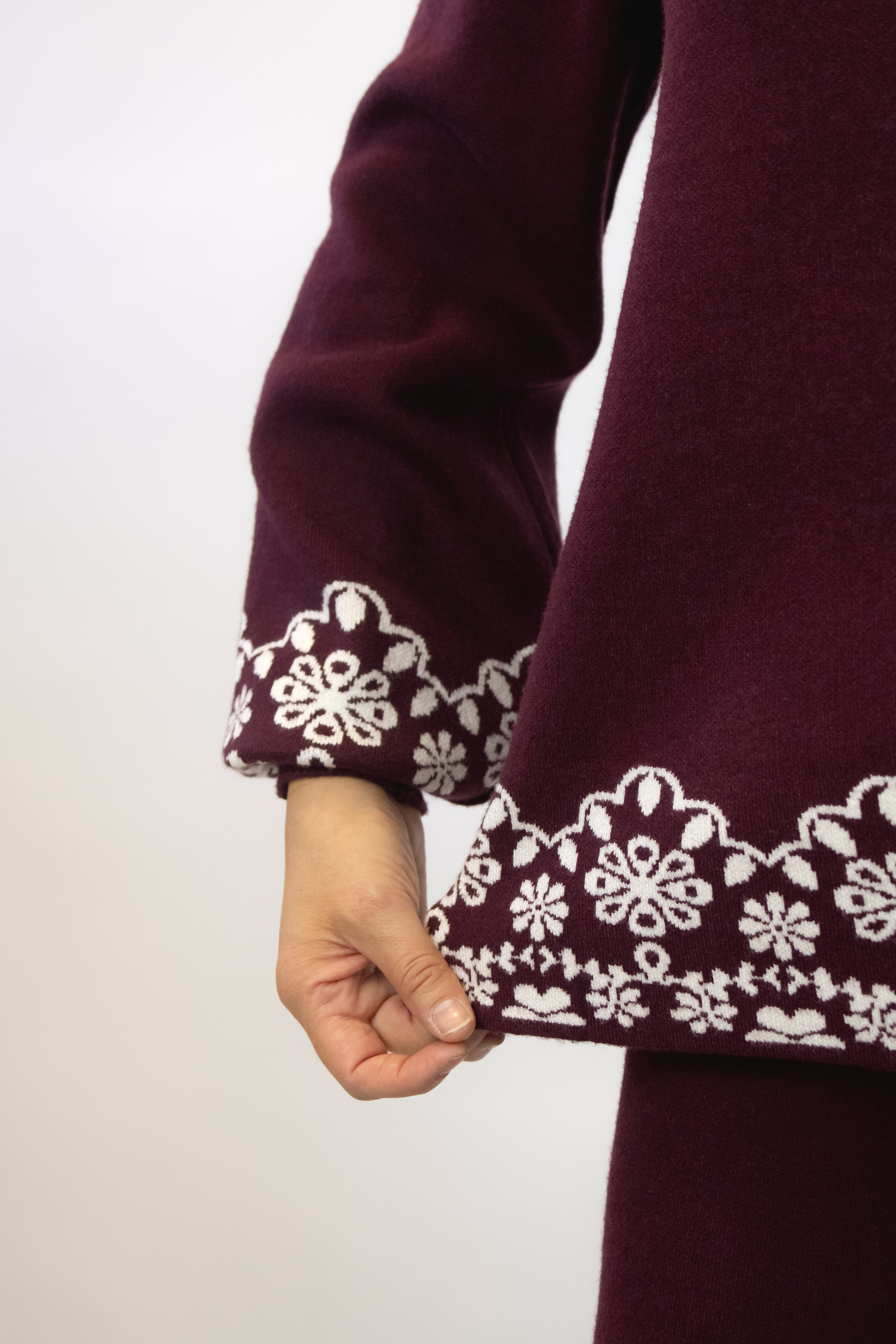 ZM-11802 Conjunto de Suéter y Pantalón con Orilla Encaje Flores