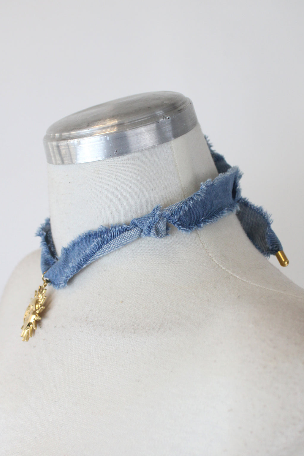 BADSC Bandana con Dije Sol con Cara