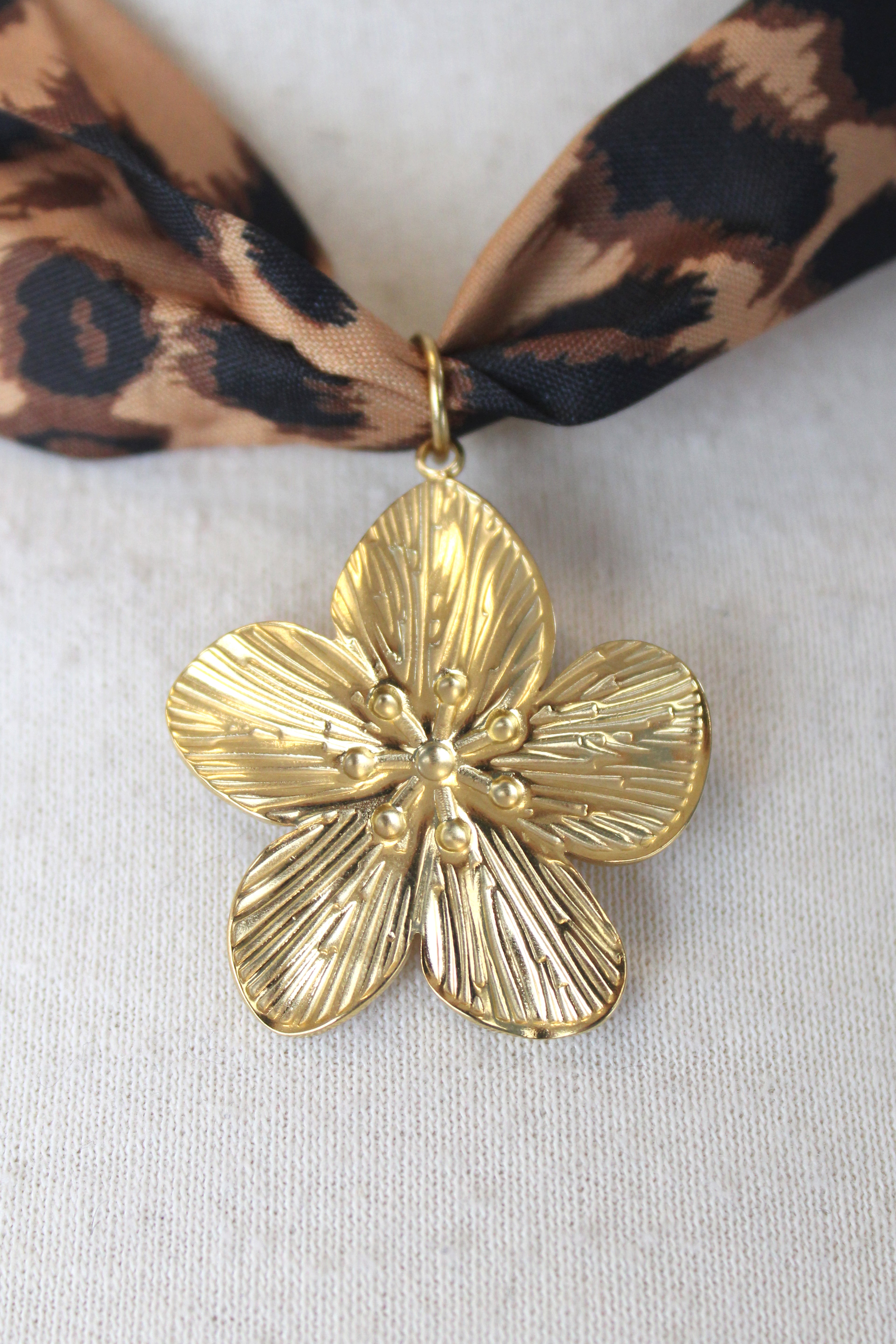 BADFL Bandana Animal P con Dije Flor