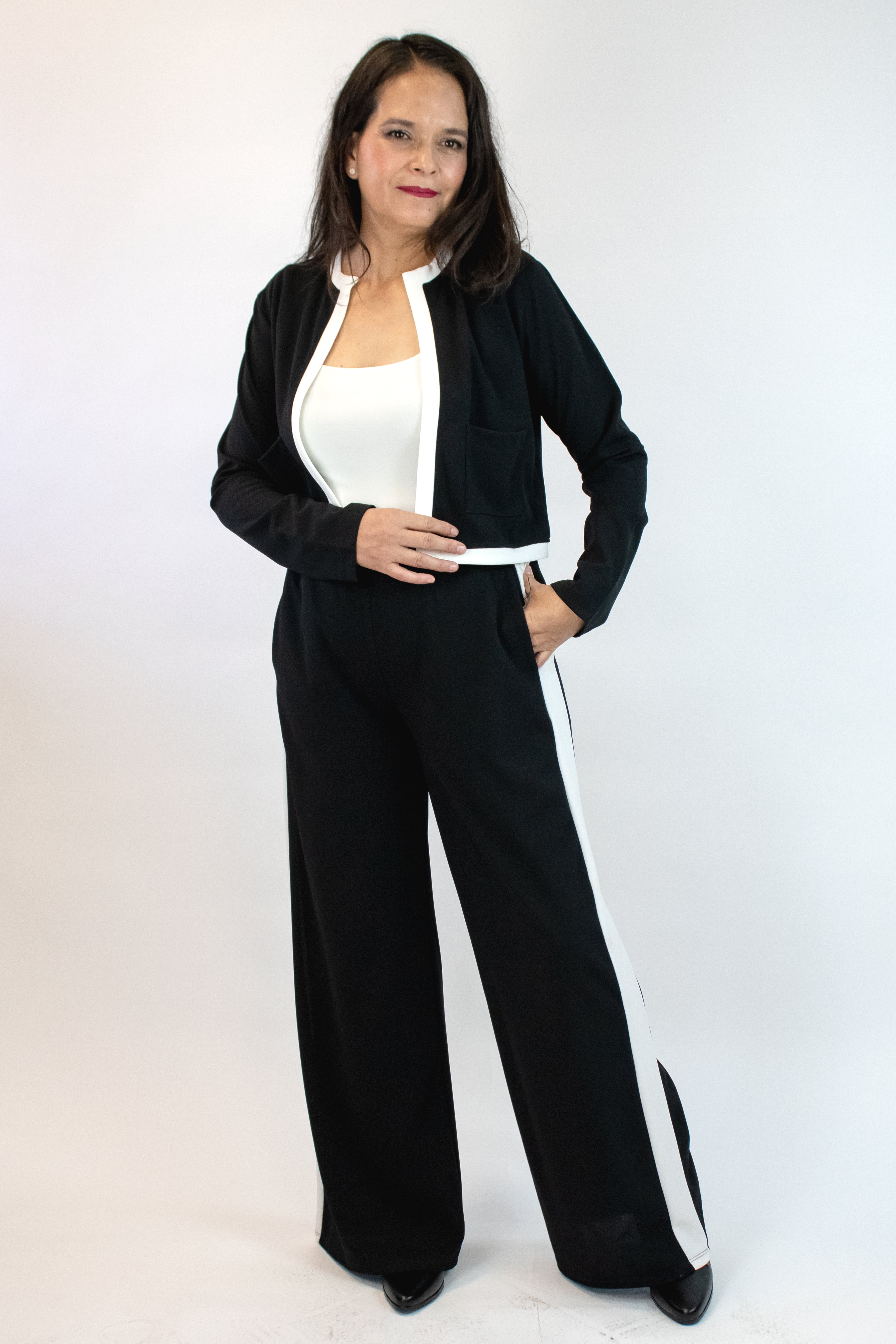 1218TCLJ Conjunto con Saco Abierto Orilla Rayada con Bolsas