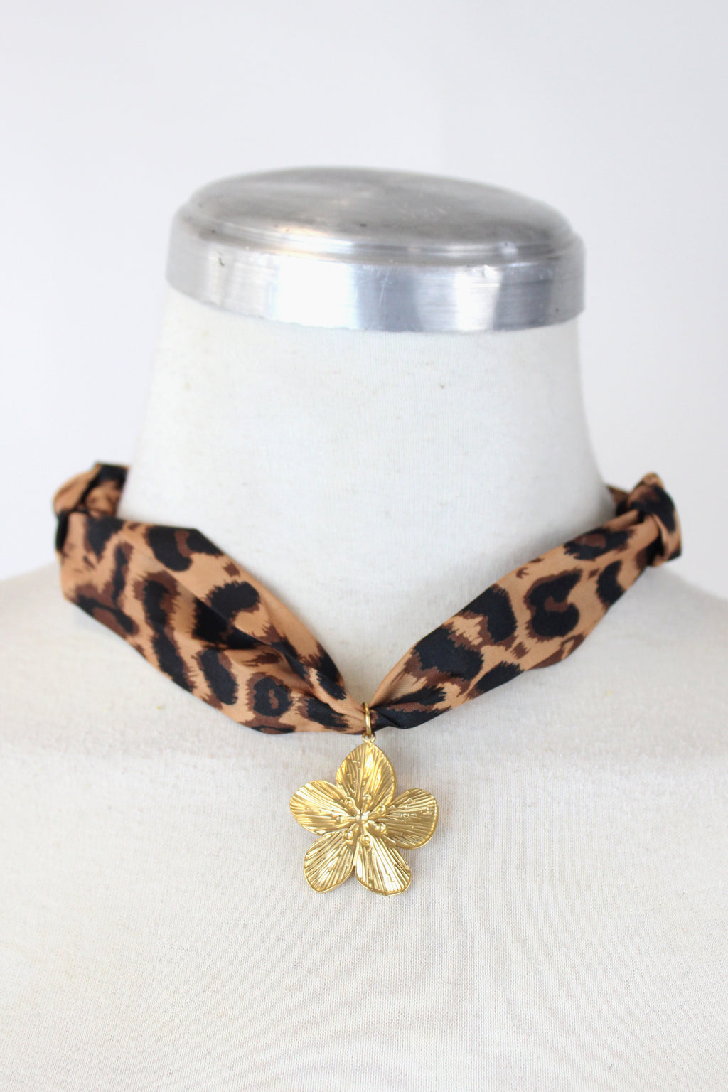 BADFL Bandana Animal P con Dije Flor