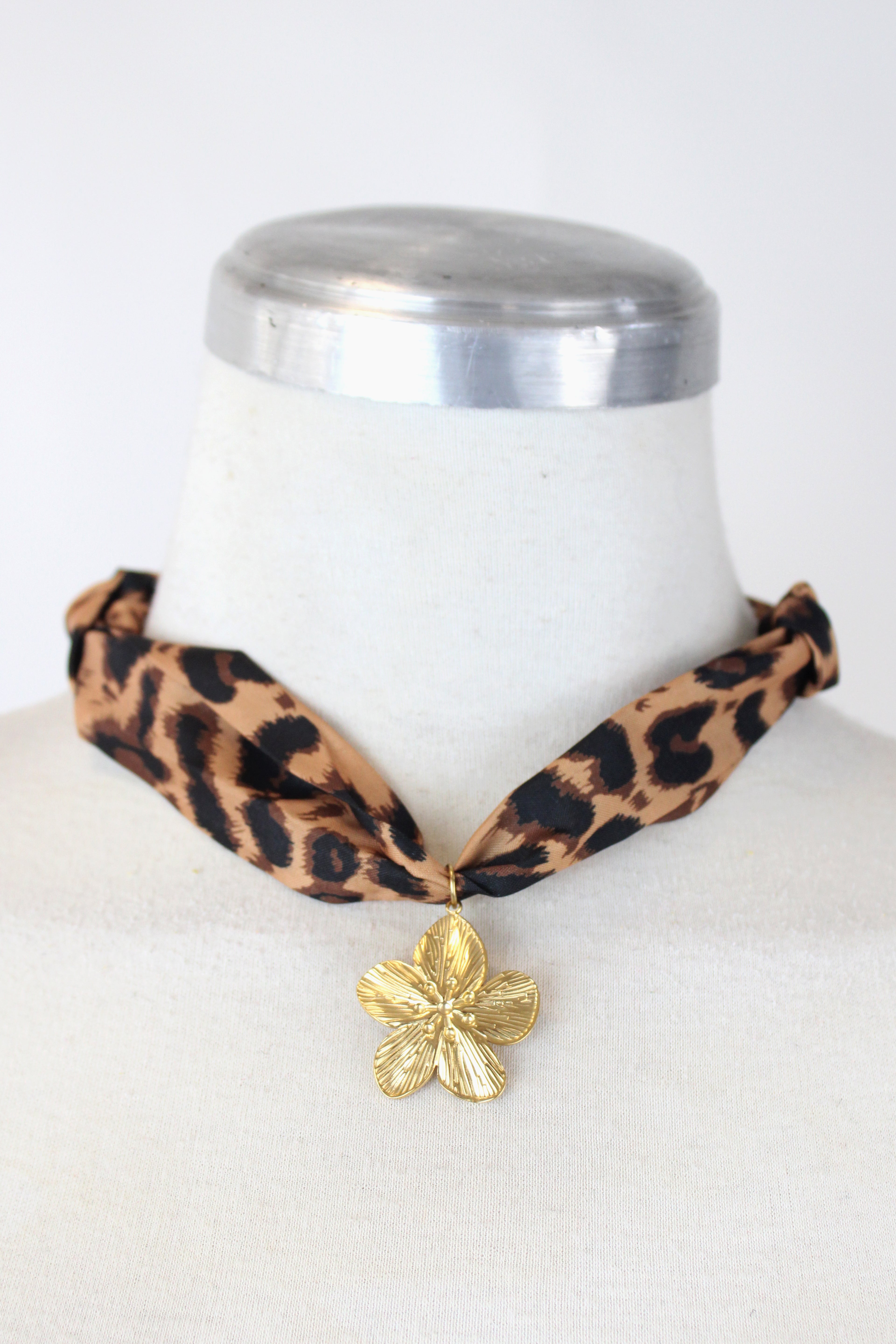 BADFL Bandana Animal P con Dije Flor