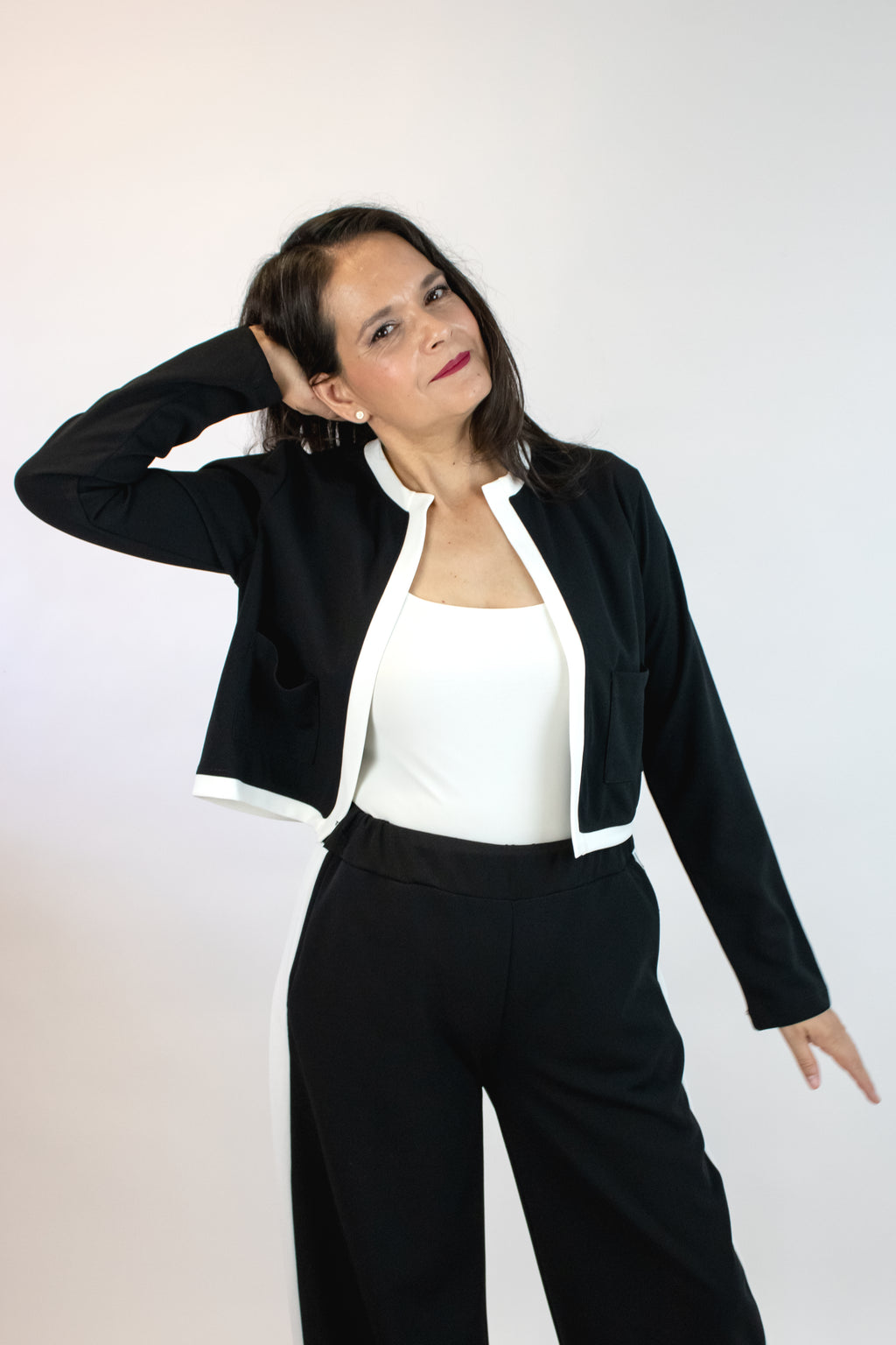 1218TCLJ Conjunto con Saco Abierto Orilla Rayada con Bolsas