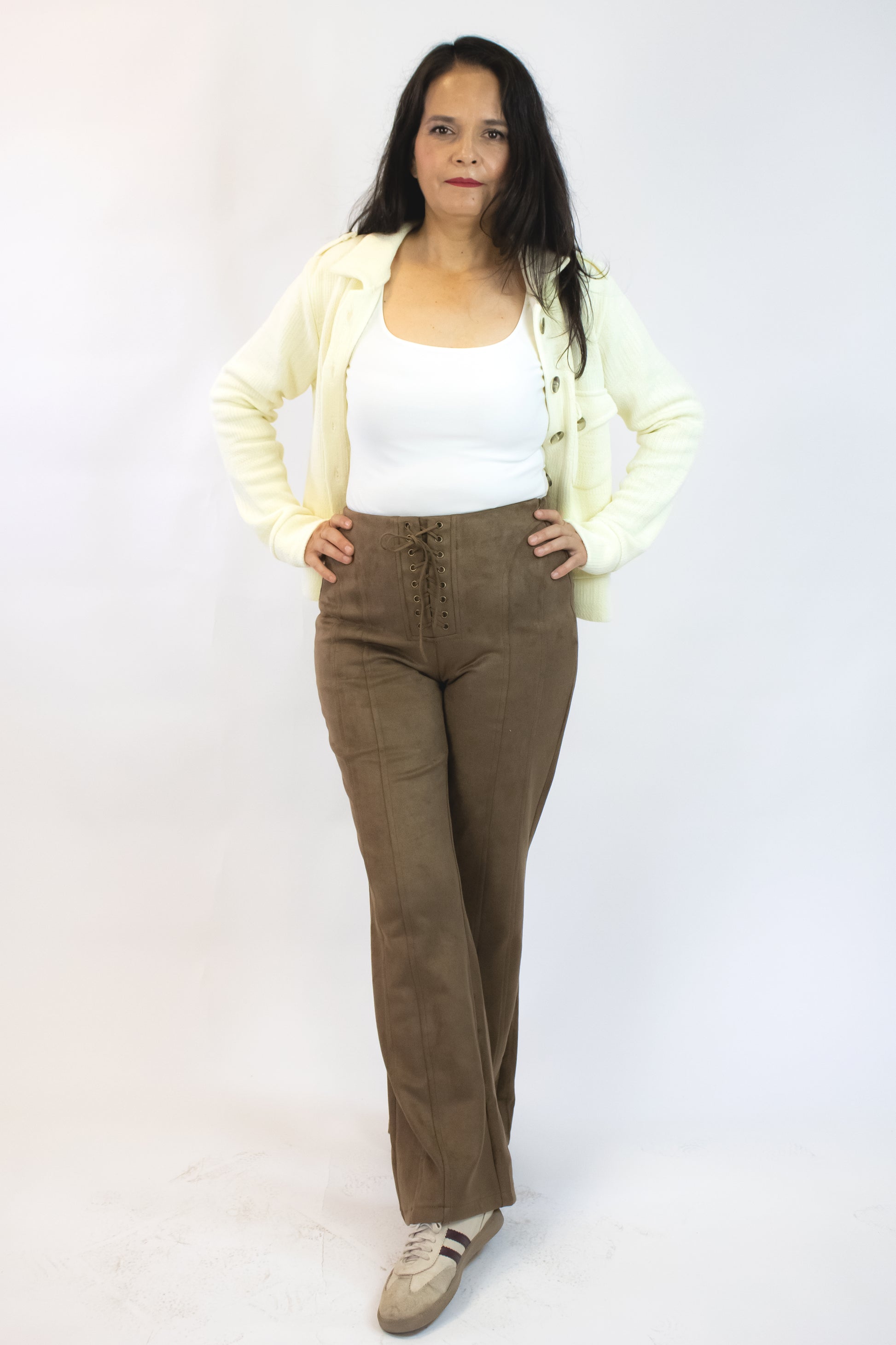 PS25905 Pantalón Acampanado de Gamuza con Cordón Alfrente