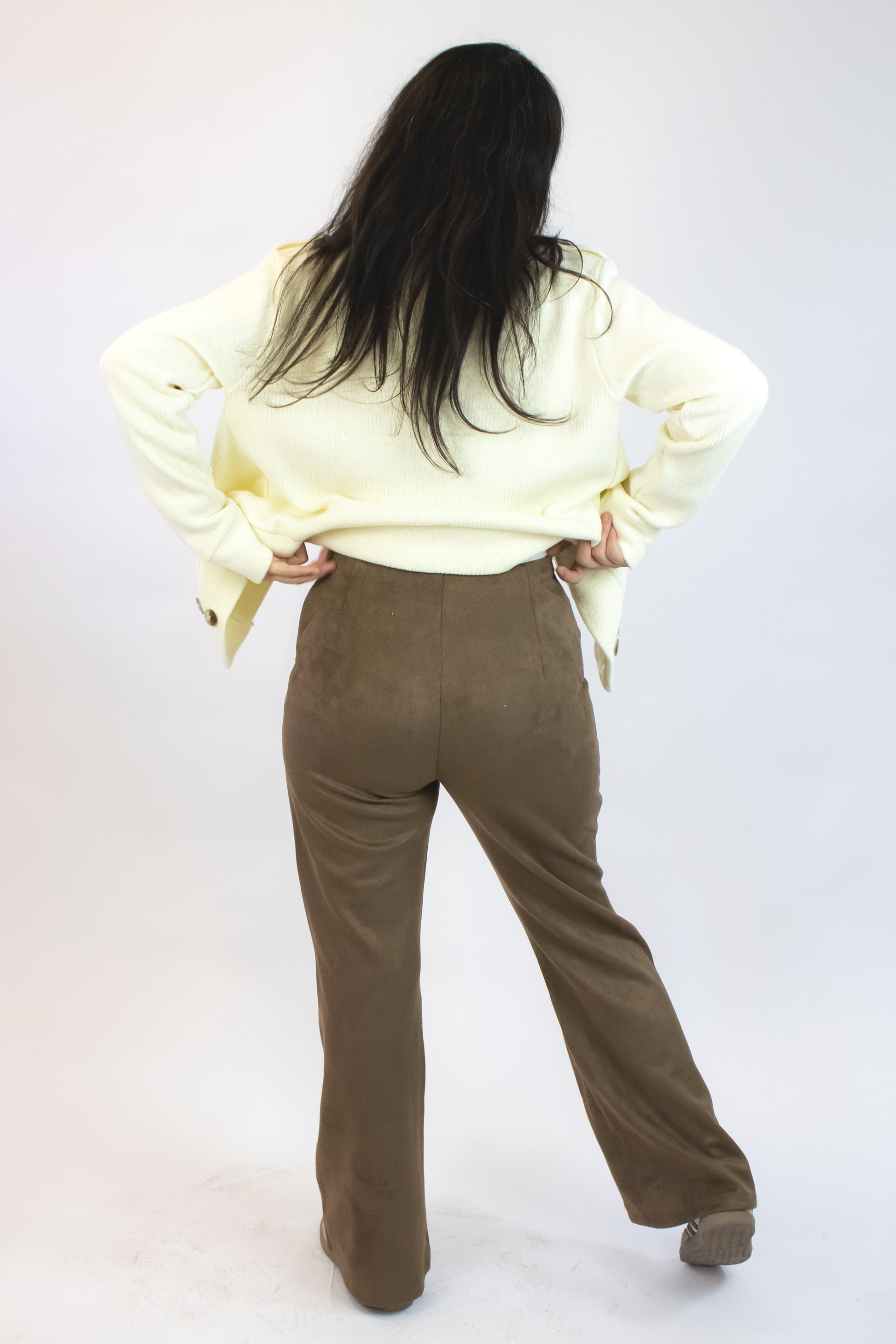 PS25905 Pantalón Acampanado de Gamuza con Cordón Alfrente