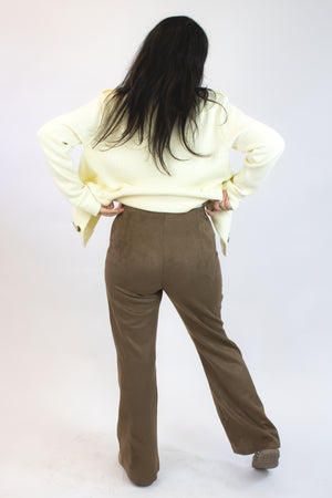 PS25905 Pantalón Acampanado de Gamuza con Cordón Alfrente