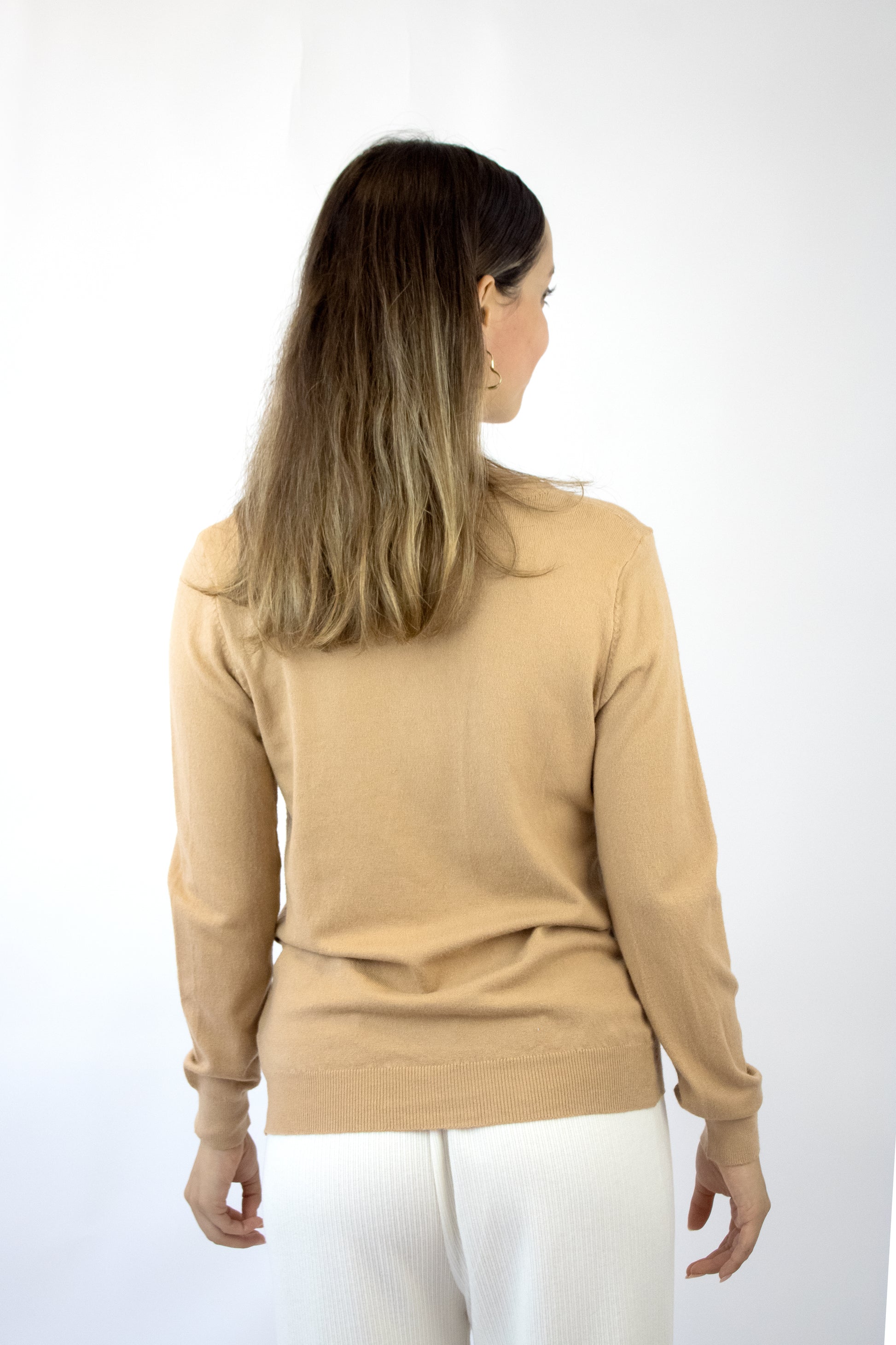 23-0032 Suéter Liso Cuello V