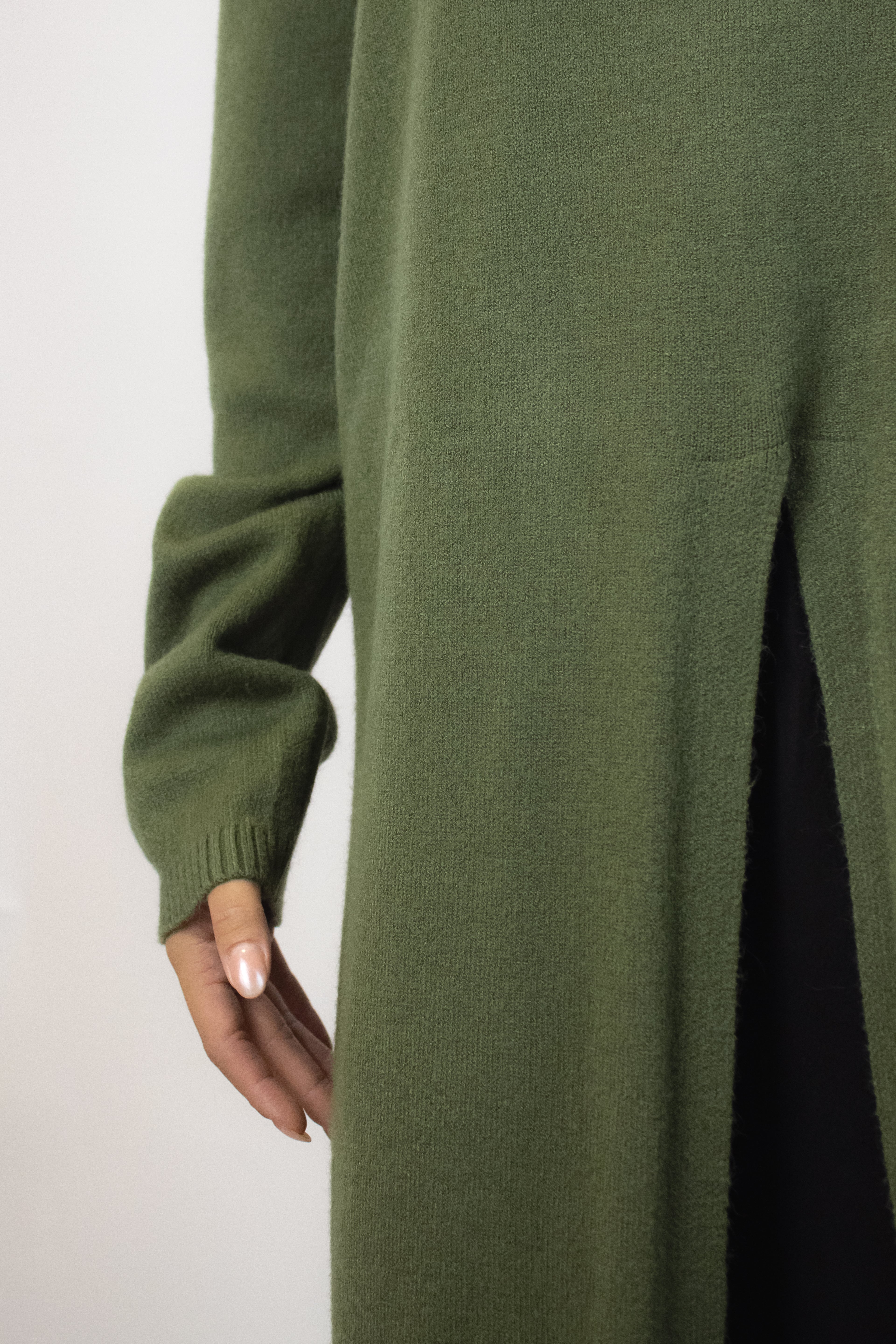 L1569 Vestido Tipo Suéter con Abertura al Centro