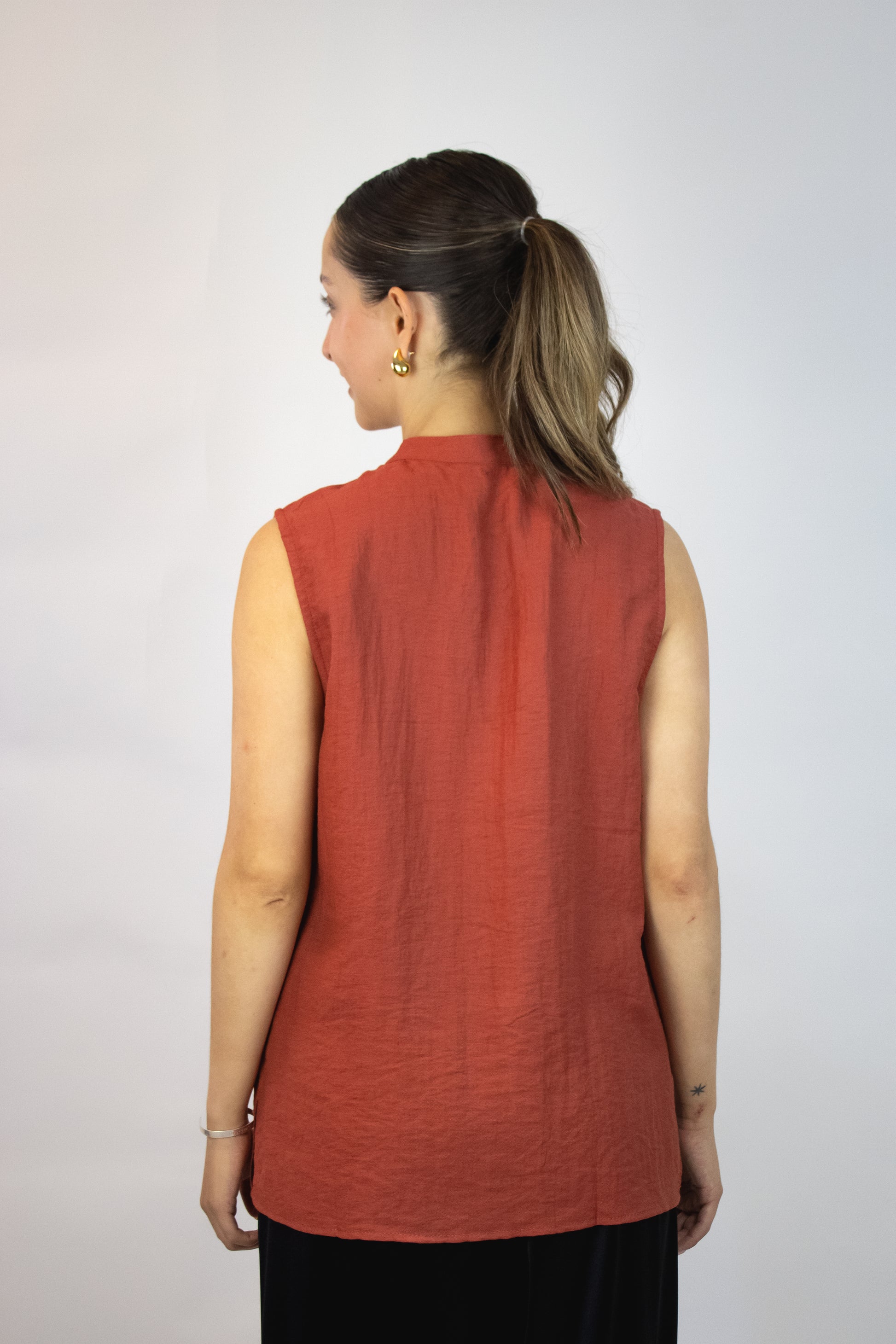 M60182 Blusa Sin Mangas Cuello Mao