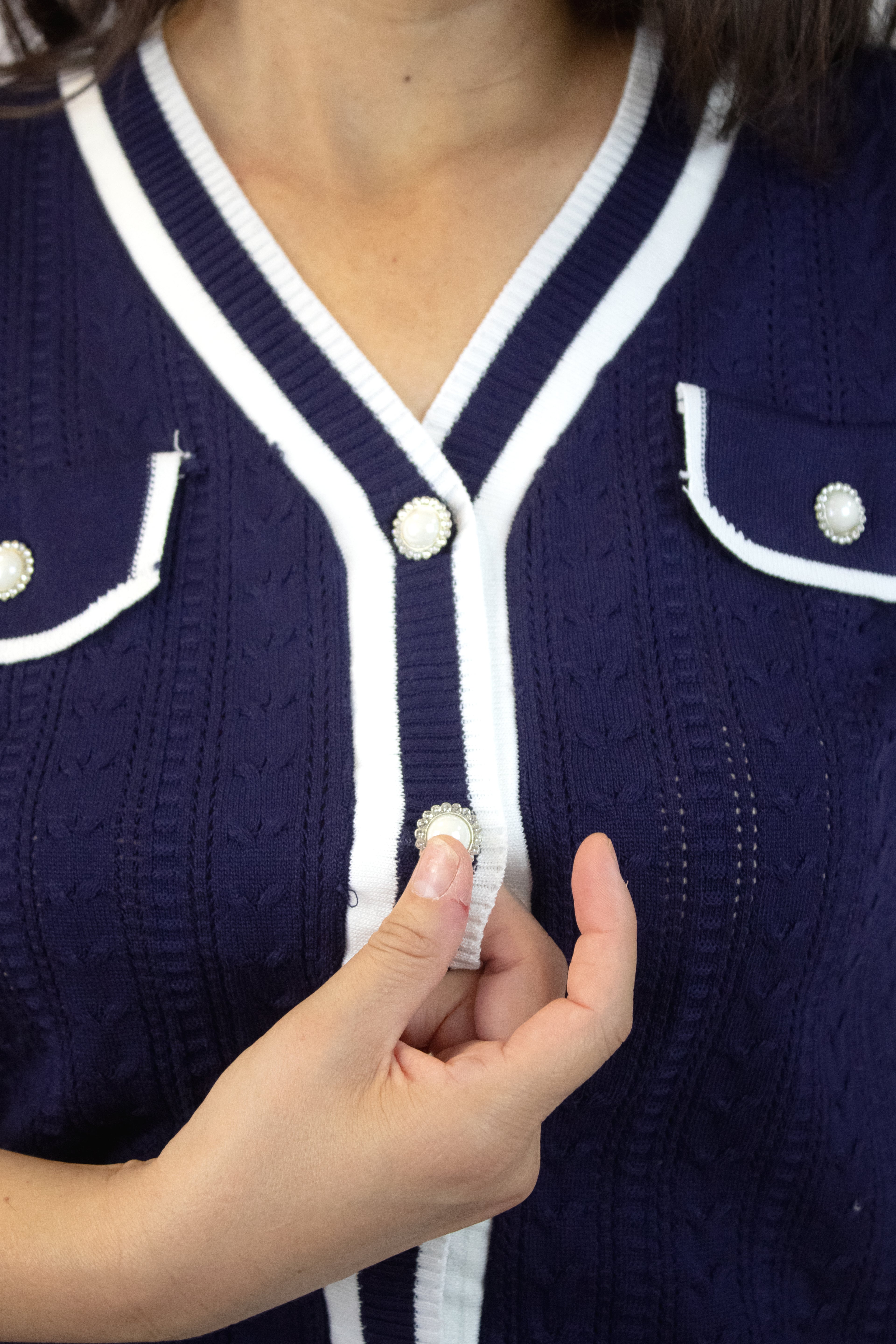 M-1092 Blusa Estilo Cardigan con Botones Aperlados