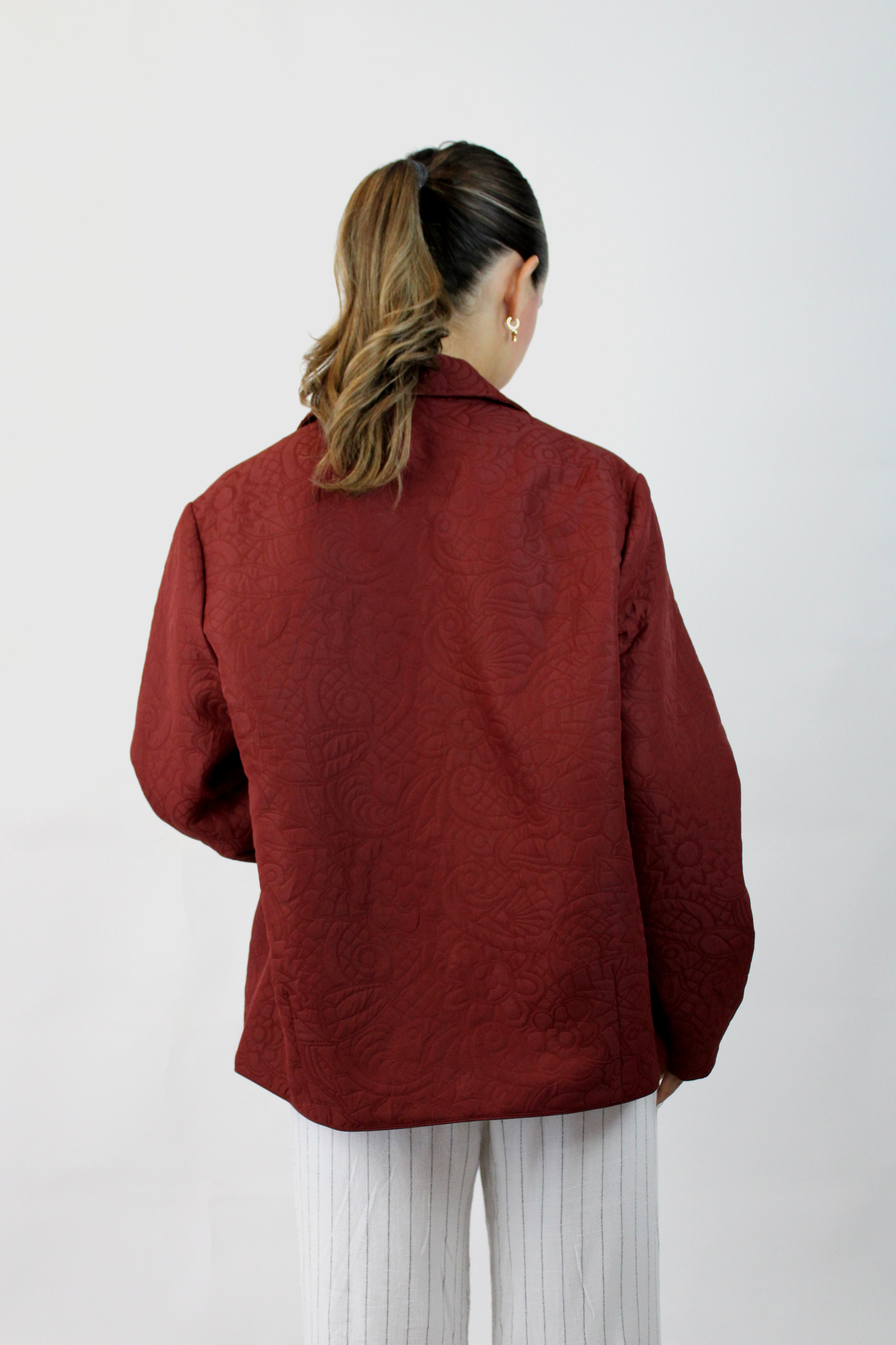 B290 Chamarra Bordado Flores Bolsa Lateral