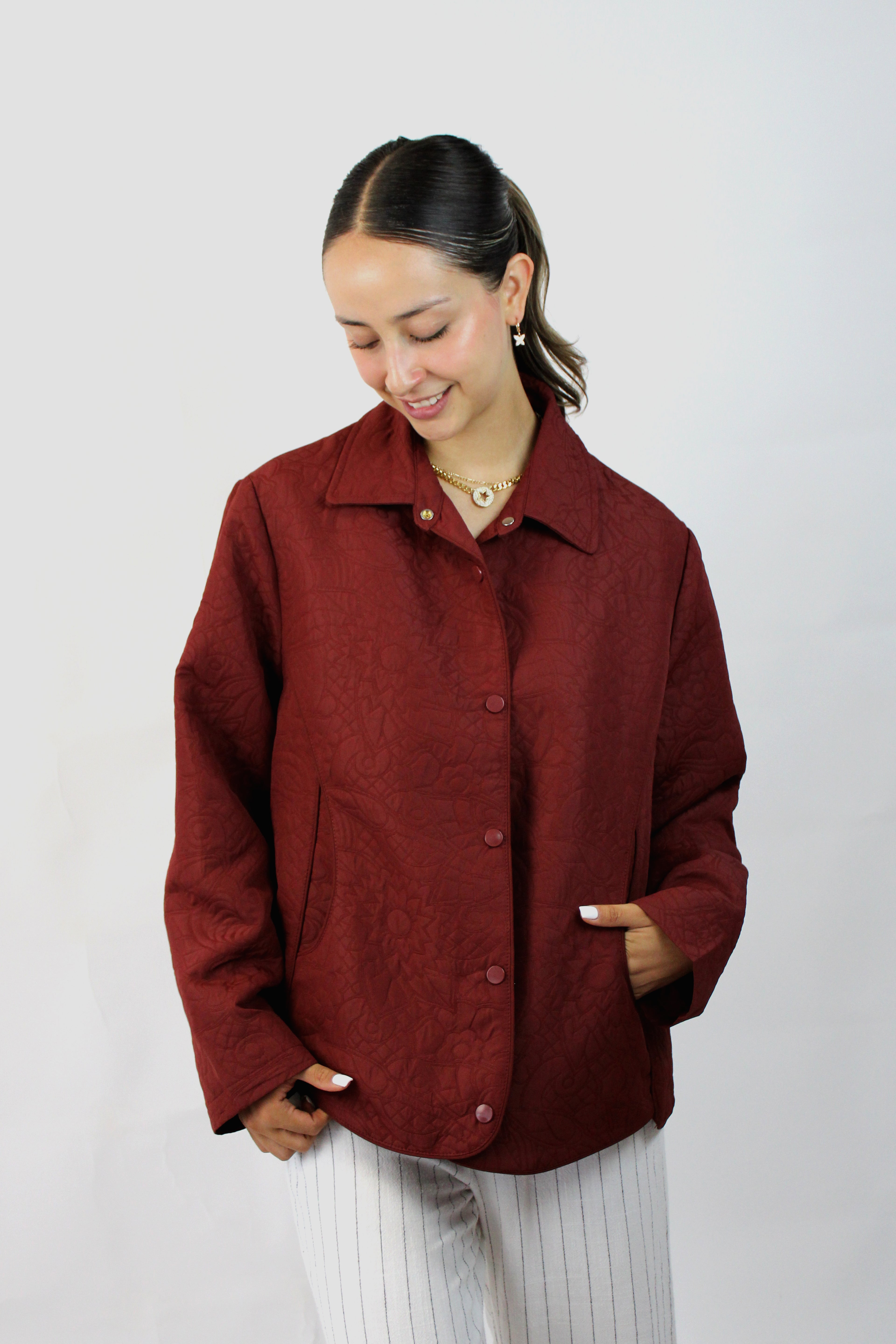 B290 Chamarra Bordado Flores Bolsa Lateral