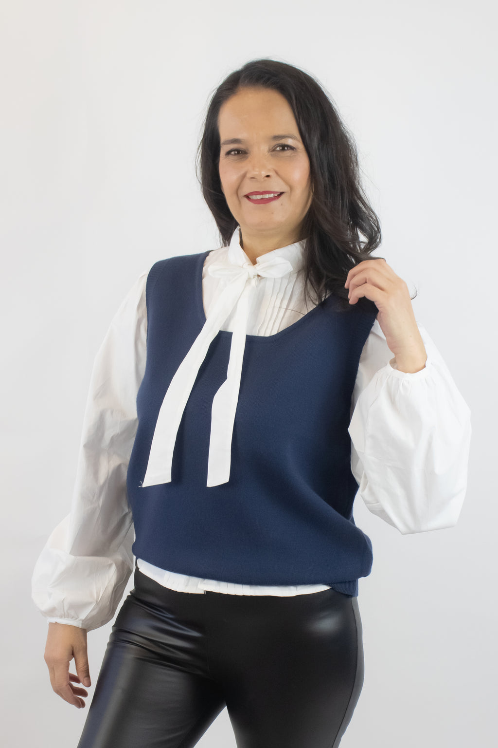 6090 Camisa Con Moño y Chaleco