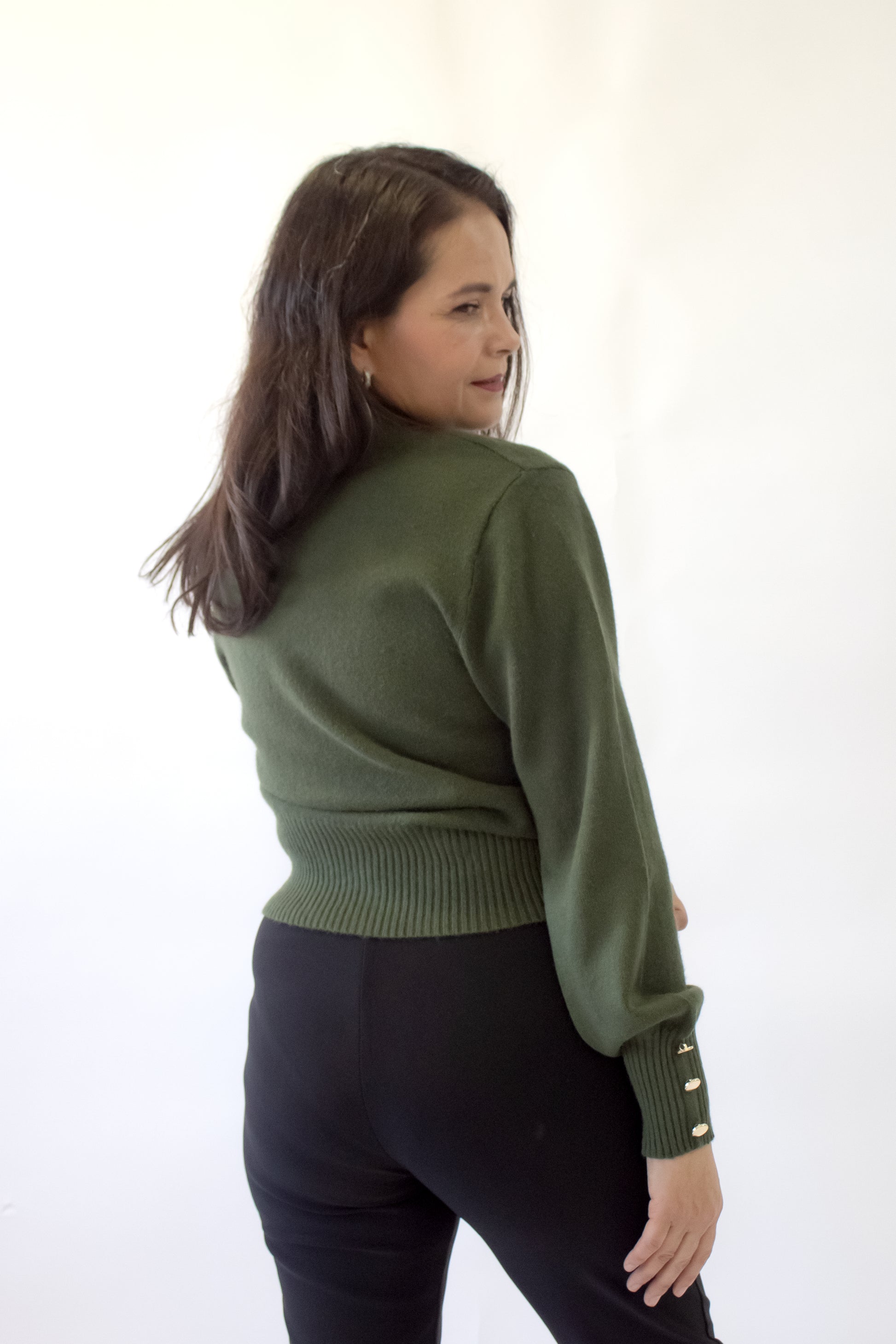 1276 Suéter Tejido con Trenzas y Botones en Manga