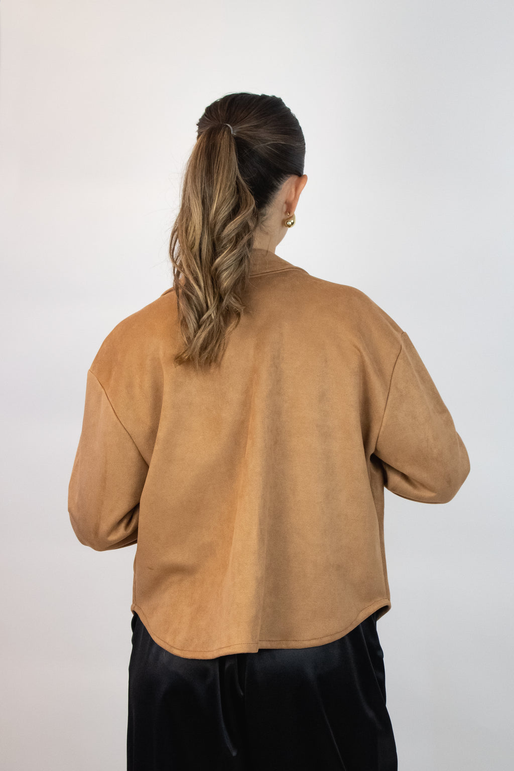 2351 Chamarra Gamuza 2 Bolsas Frontales